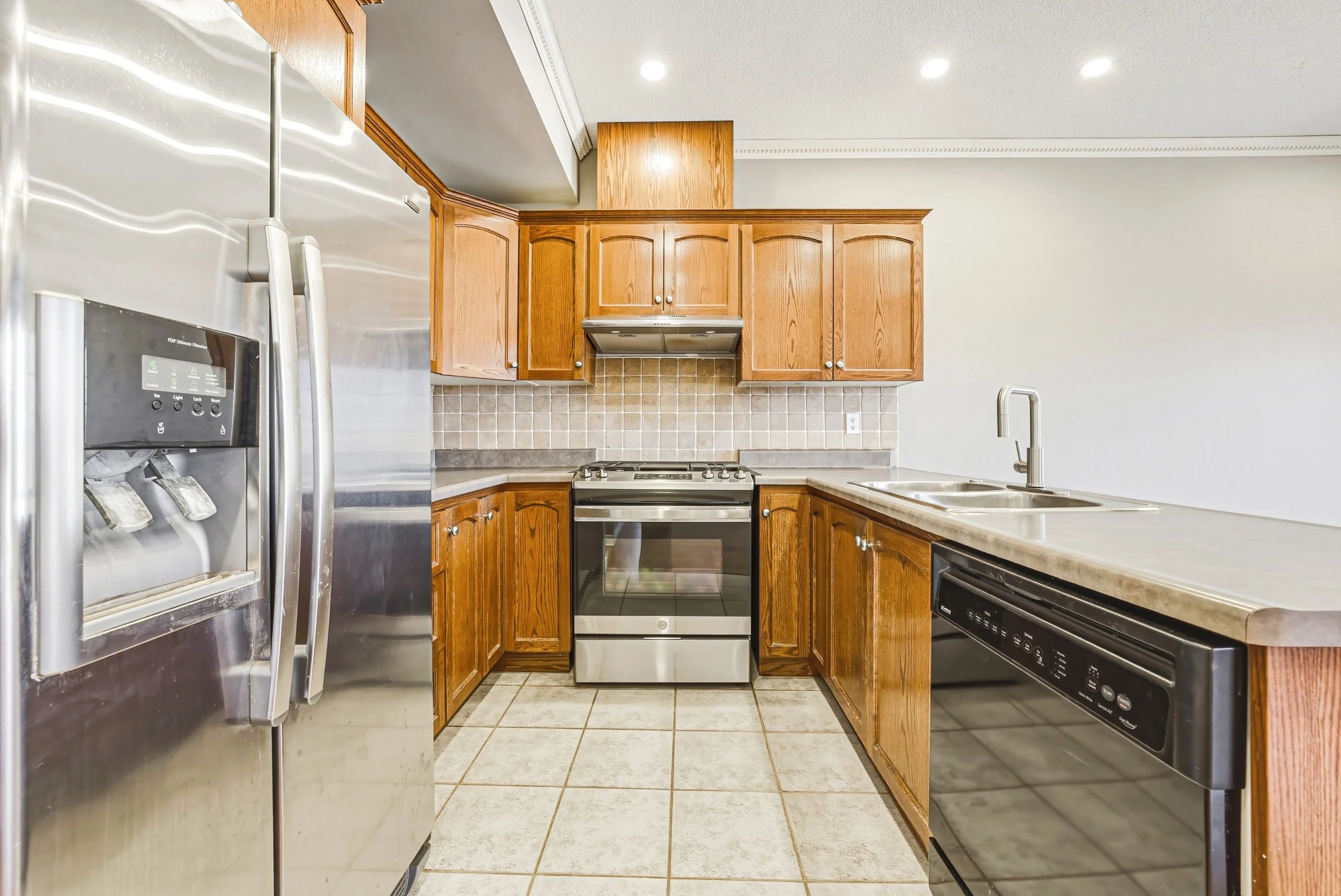 10 - 2 Harbour Dr #14, Stoney Creek.jpg