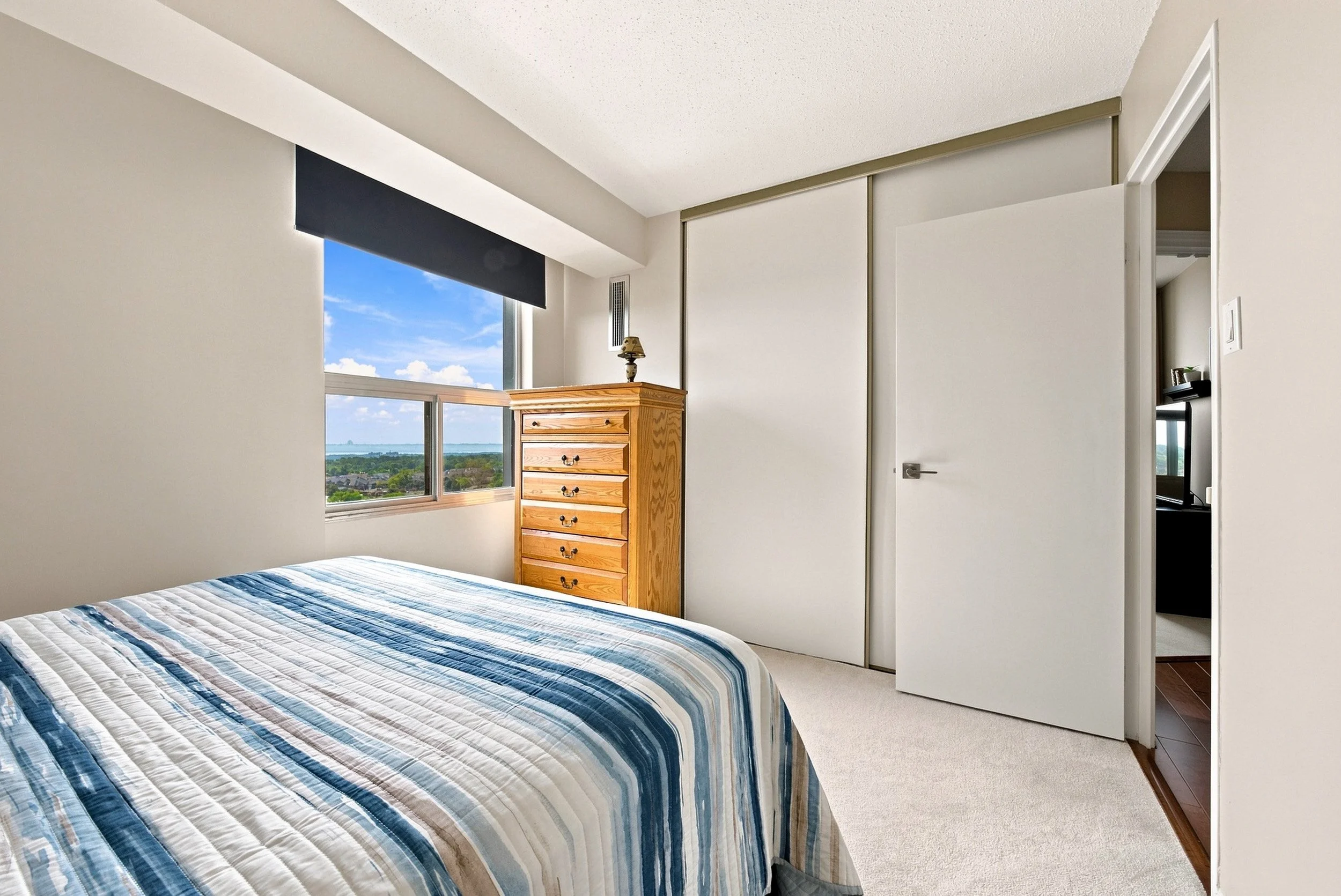 23 - 2055 Upper Middle Rd #1507, Burlington.jpg