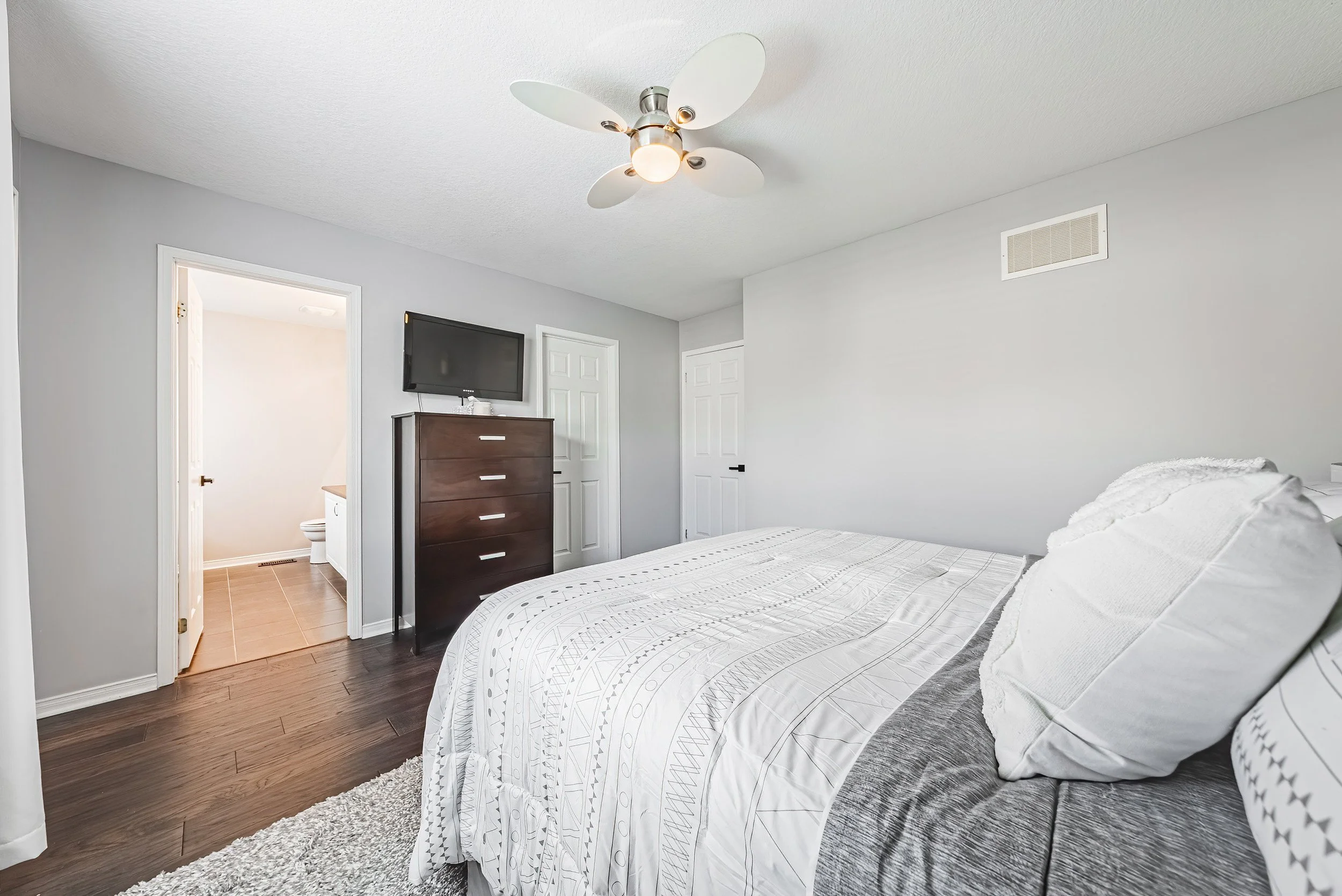 20 - 142 Bradley Ave, Binbrook.jpg