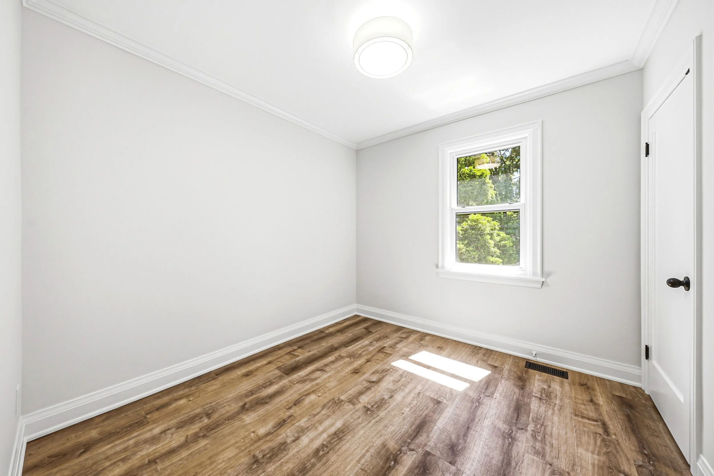 11 - 203 W 2nd St, Hamilton.jpg