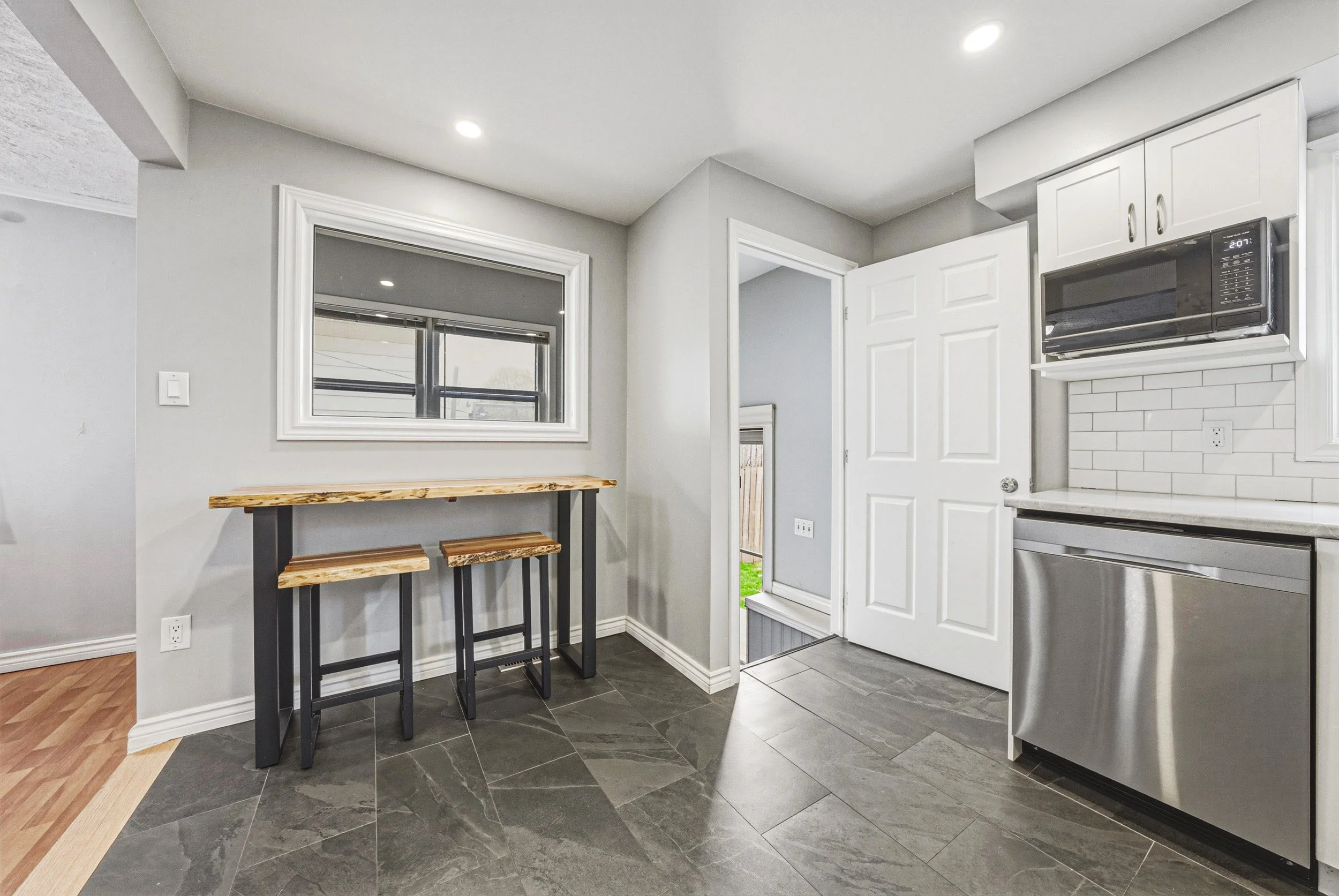 16 - 161 Ivon Ave, Hamilton.jpg