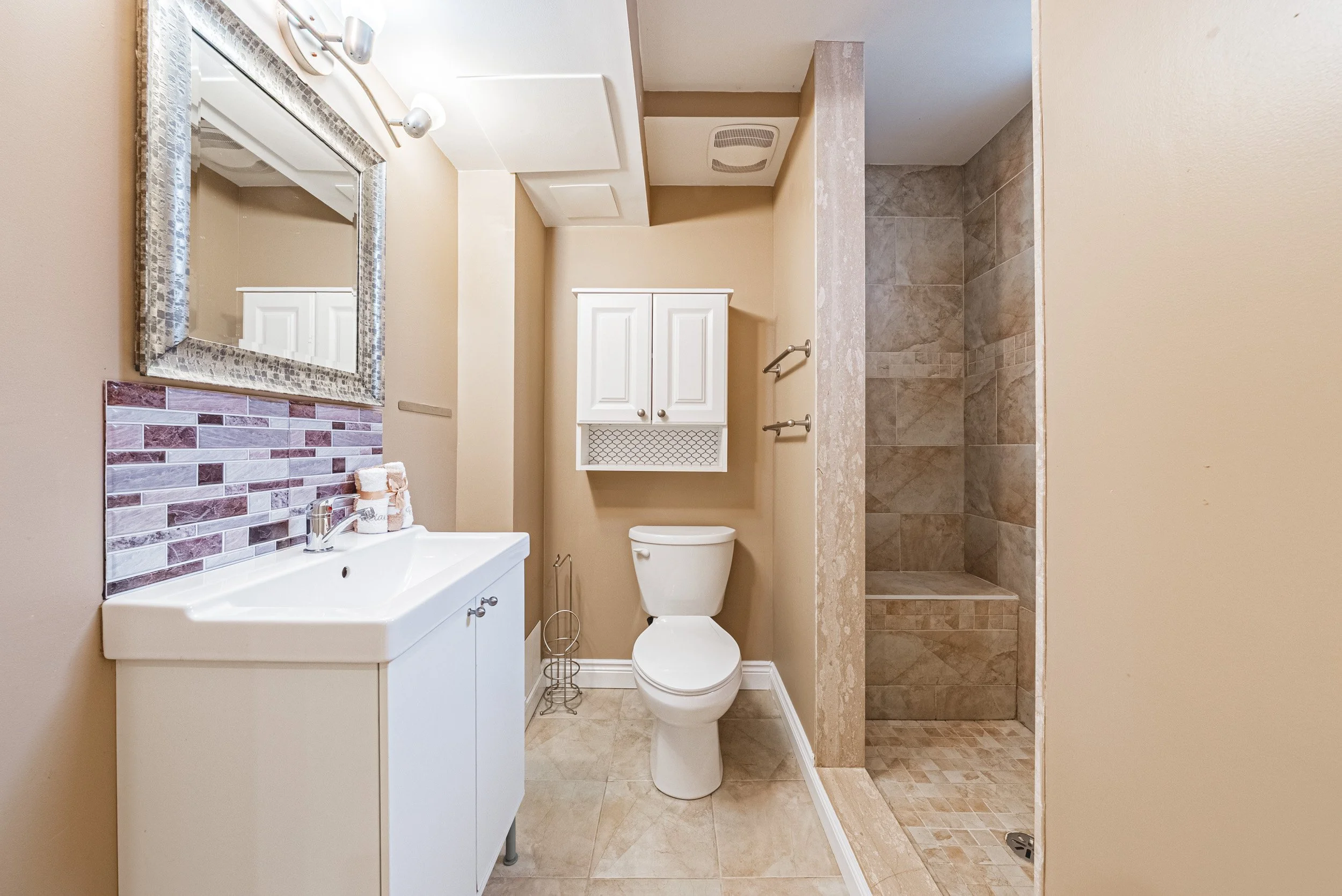 27 - 2412 Curtis Rd, Burlington.jpg