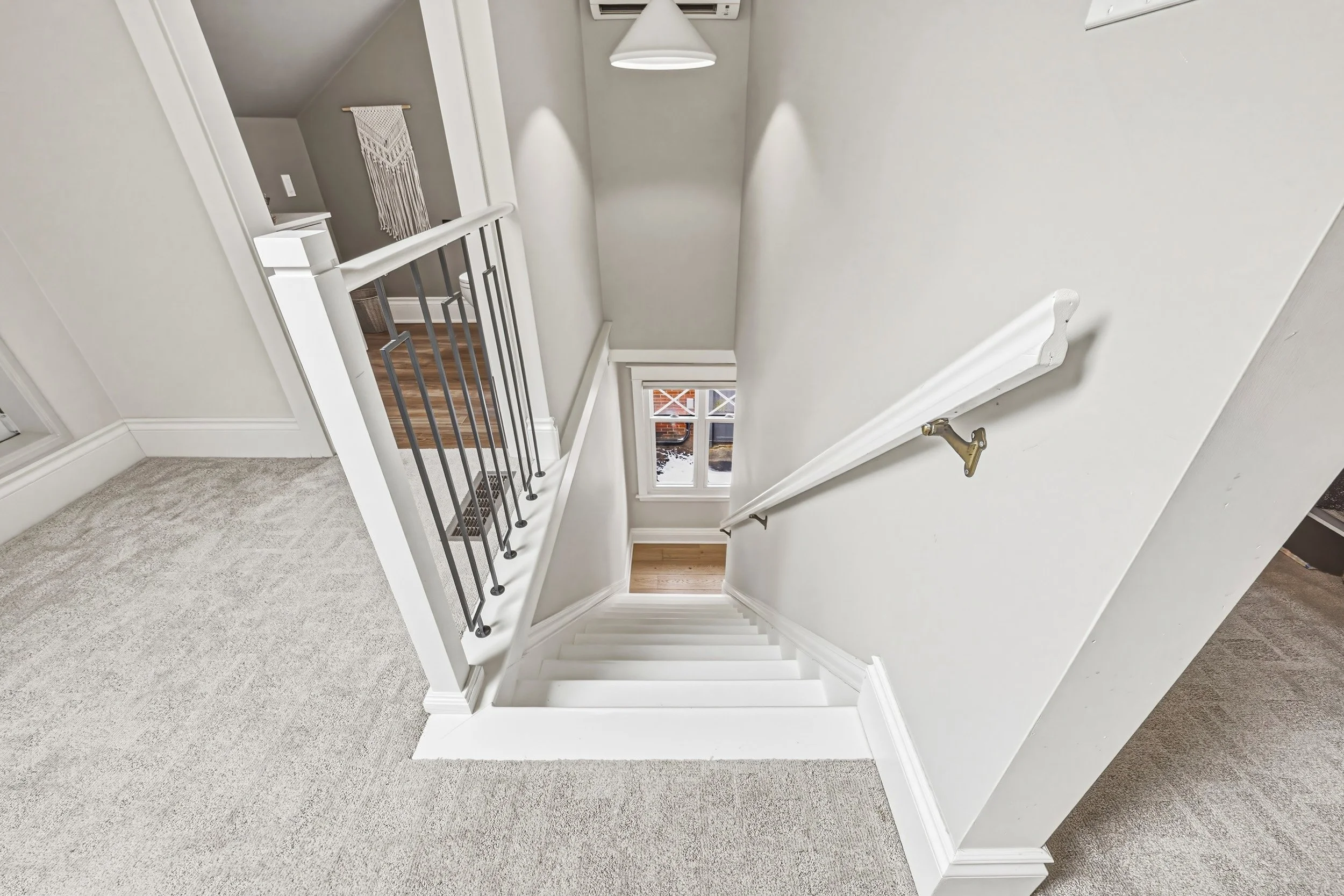 21 - 6 Nelles Blvd, Grimsby.jpg