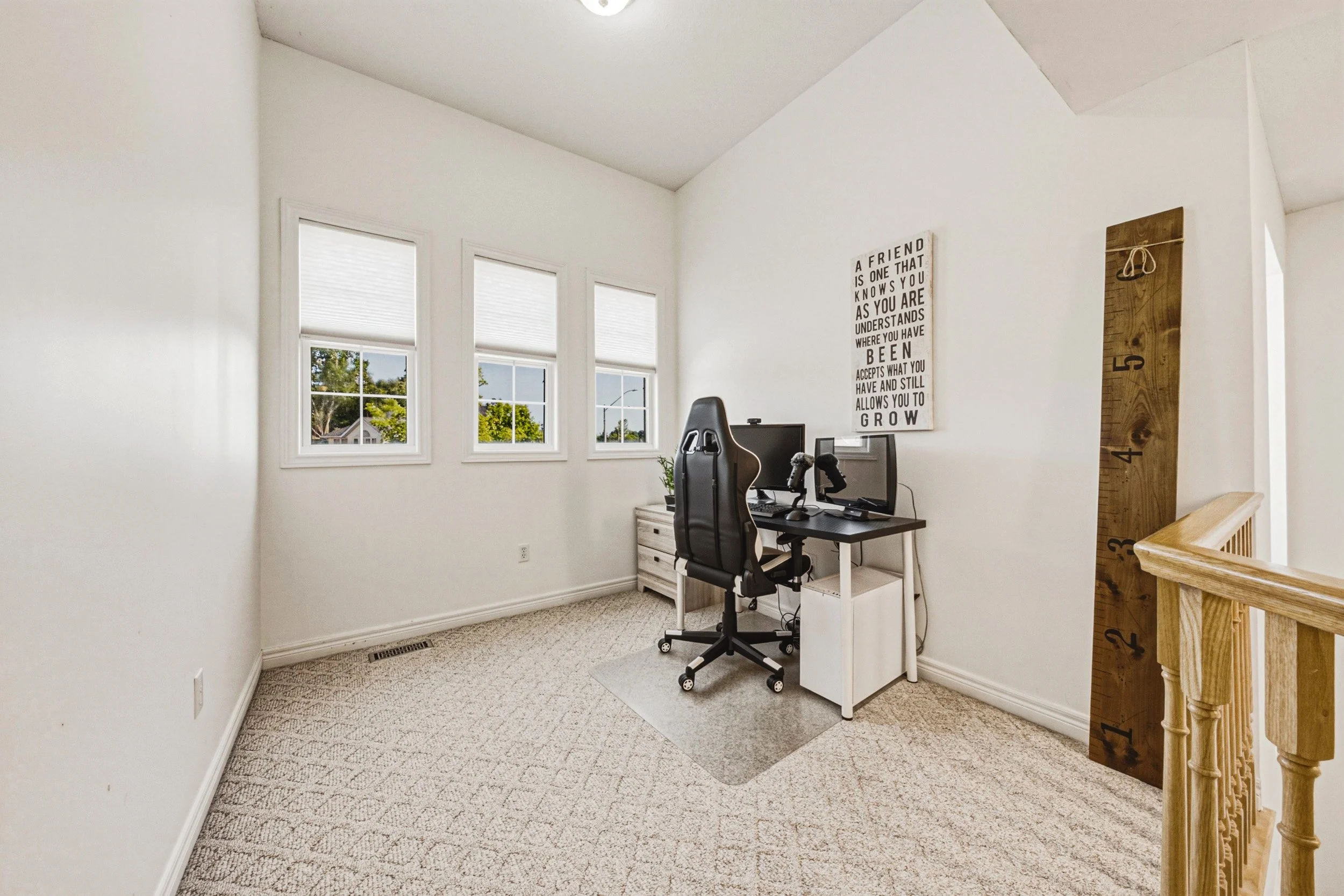 25 - 140 Country Club Dr, Cambridge.jpg