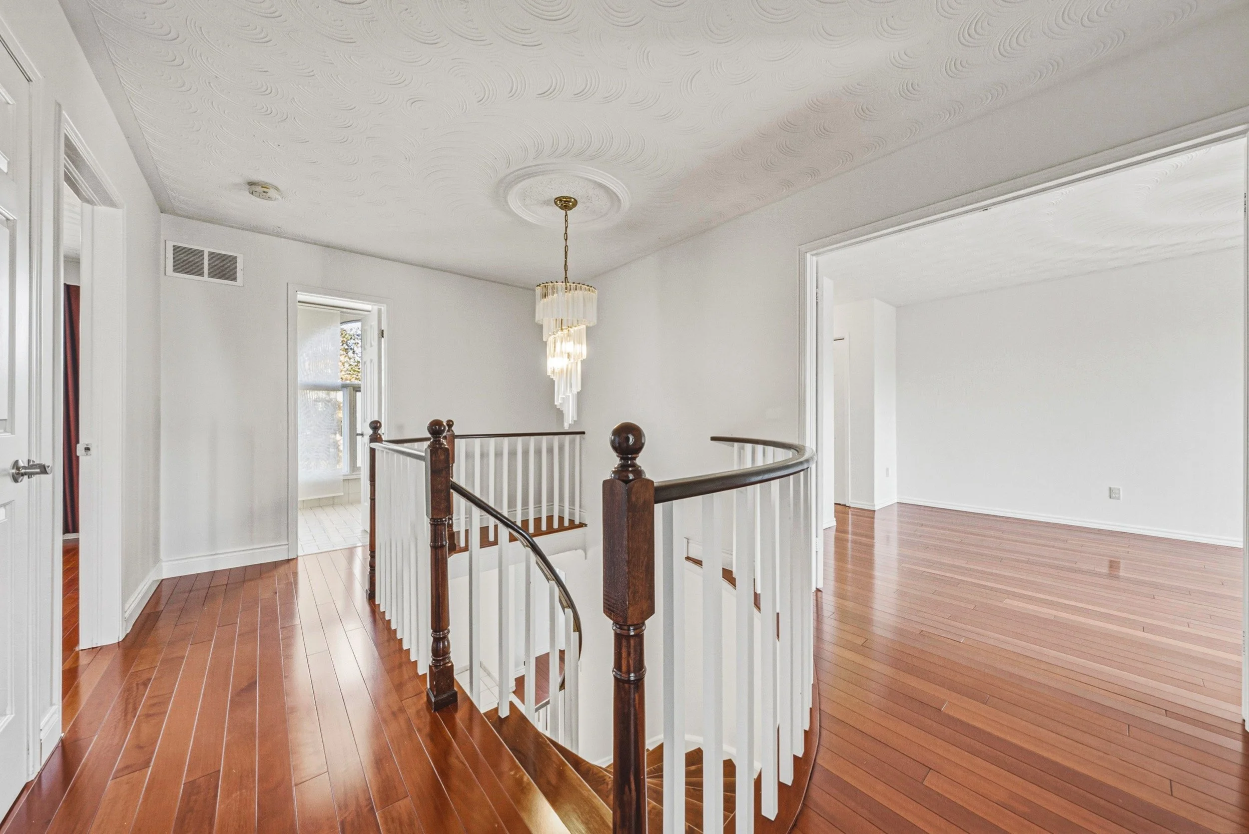 21 - 21 Moss Blvd, Dundas.jpg
