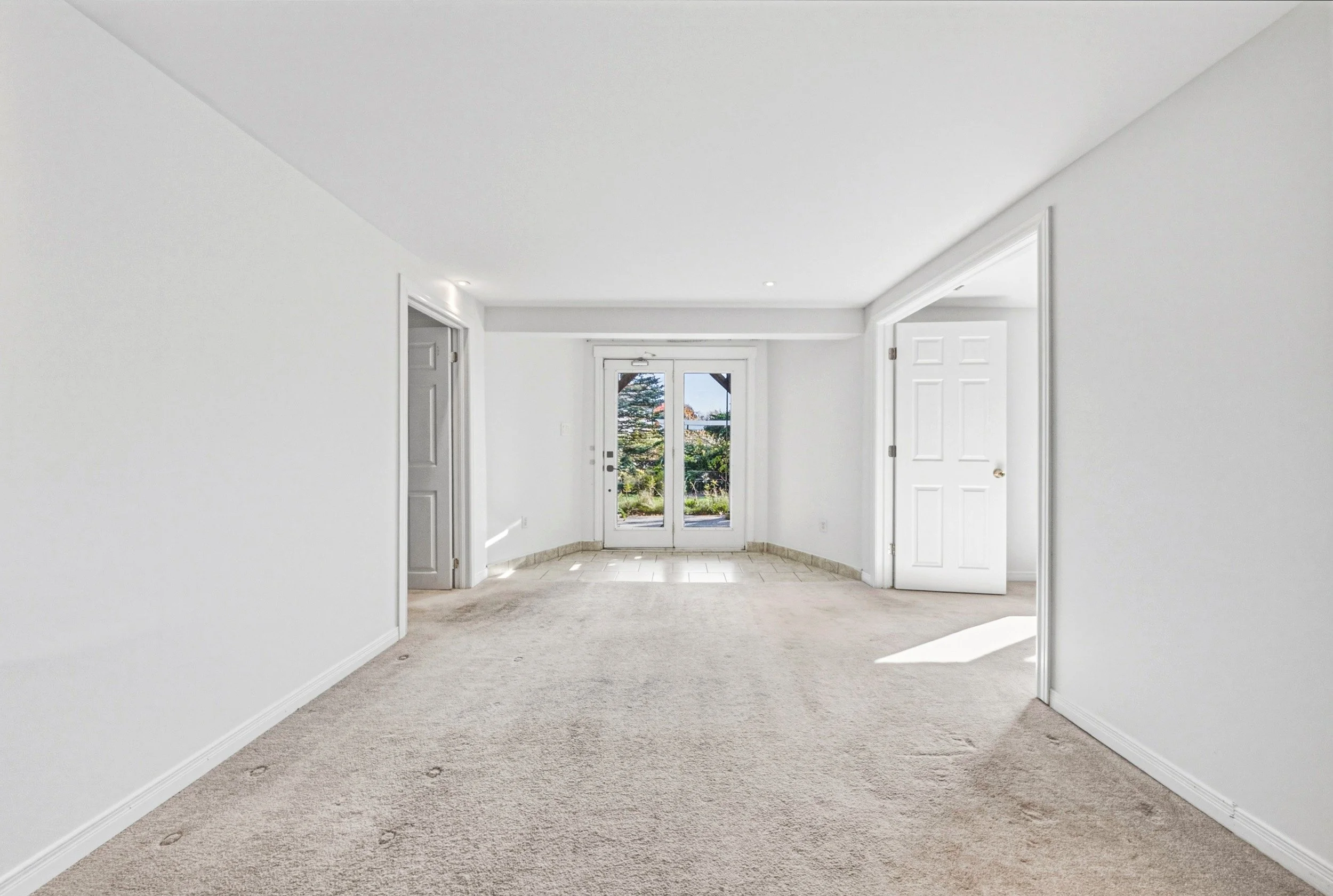 40 - 21 Moss Blvd, Dundas.jpg