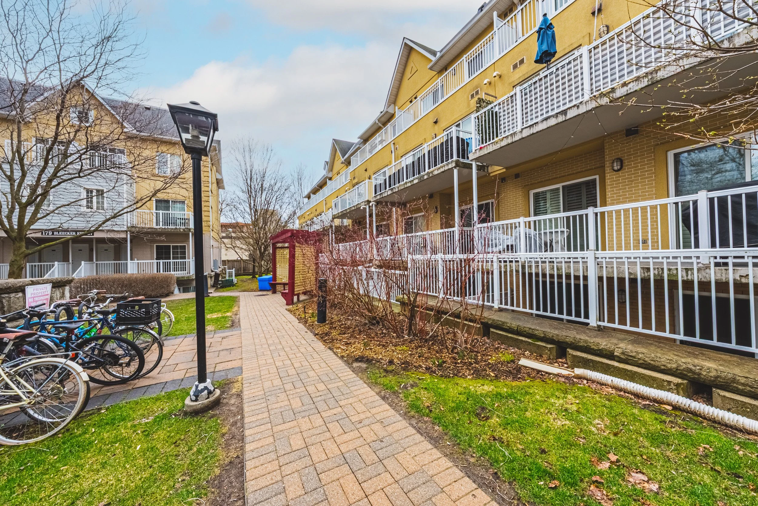 24 - 171 Bleecker St #222, Toronto.jpg