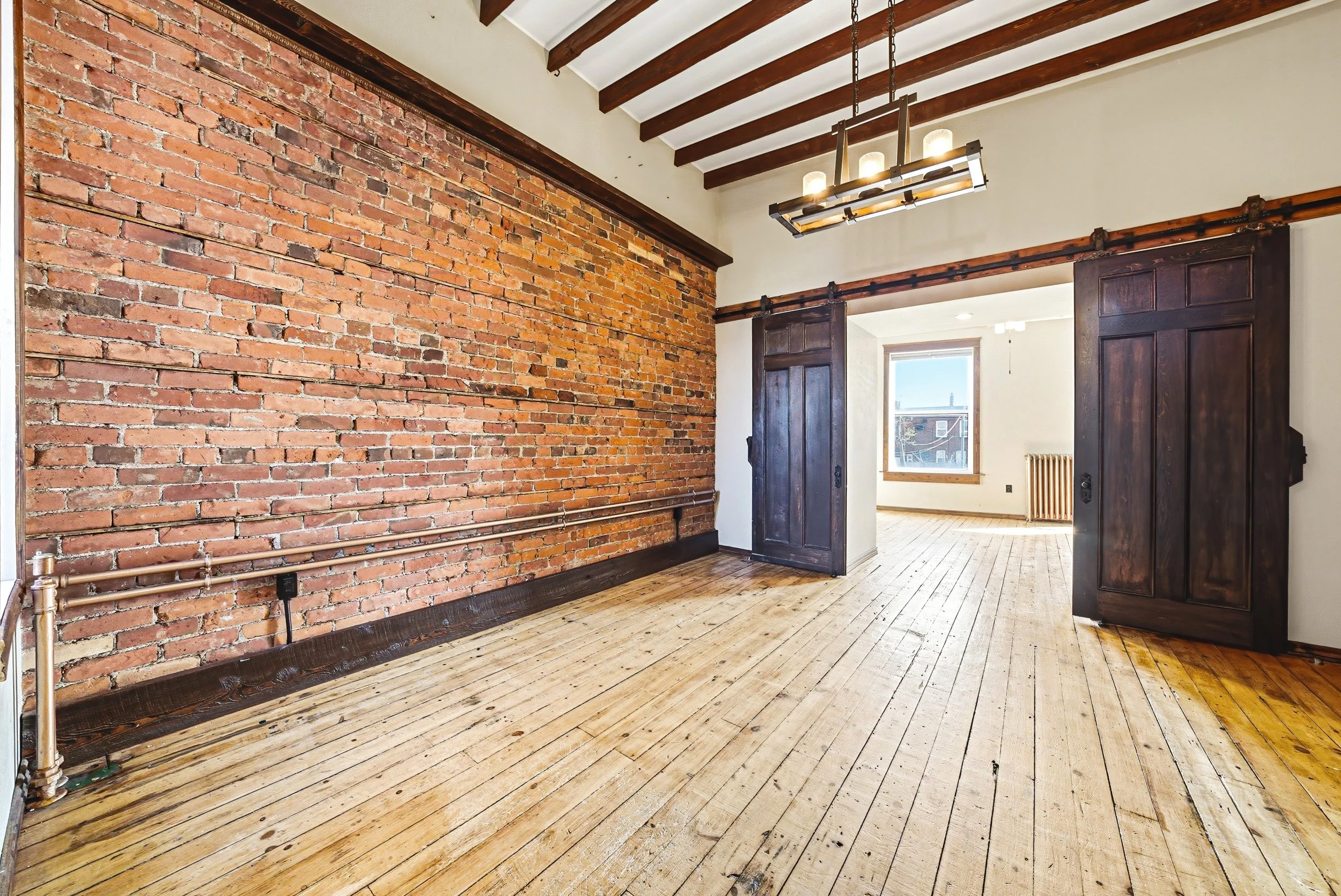 35 - 595 King St E, Hamilton.jpg