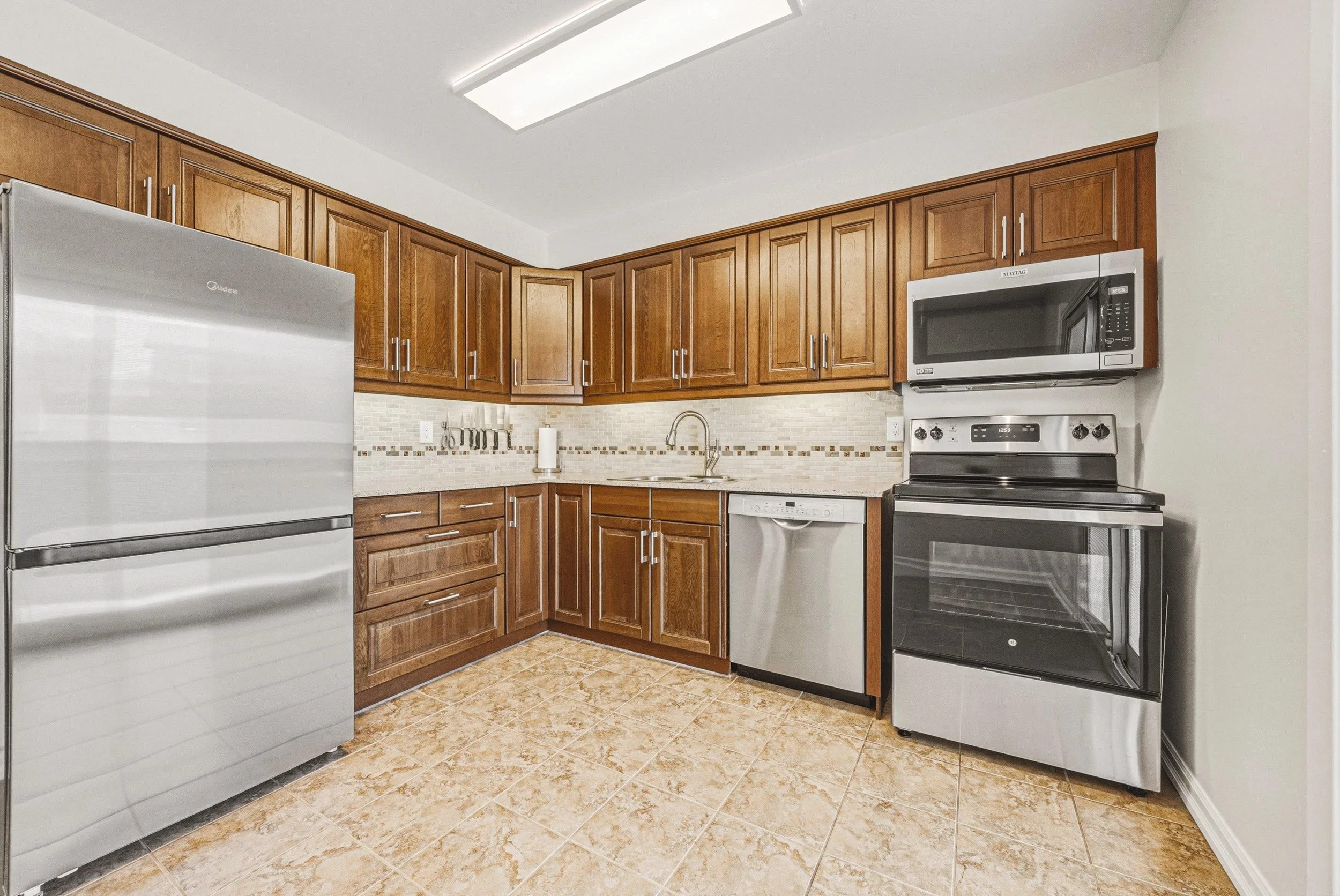 15 - 4 Mount Forest Dr, Brampton.jpg