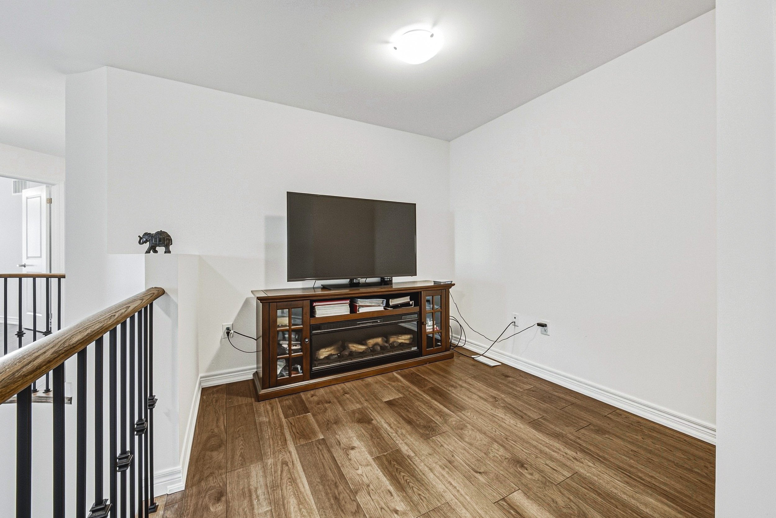 24 - 733 Gilmour Cres, Shelburne.jpg