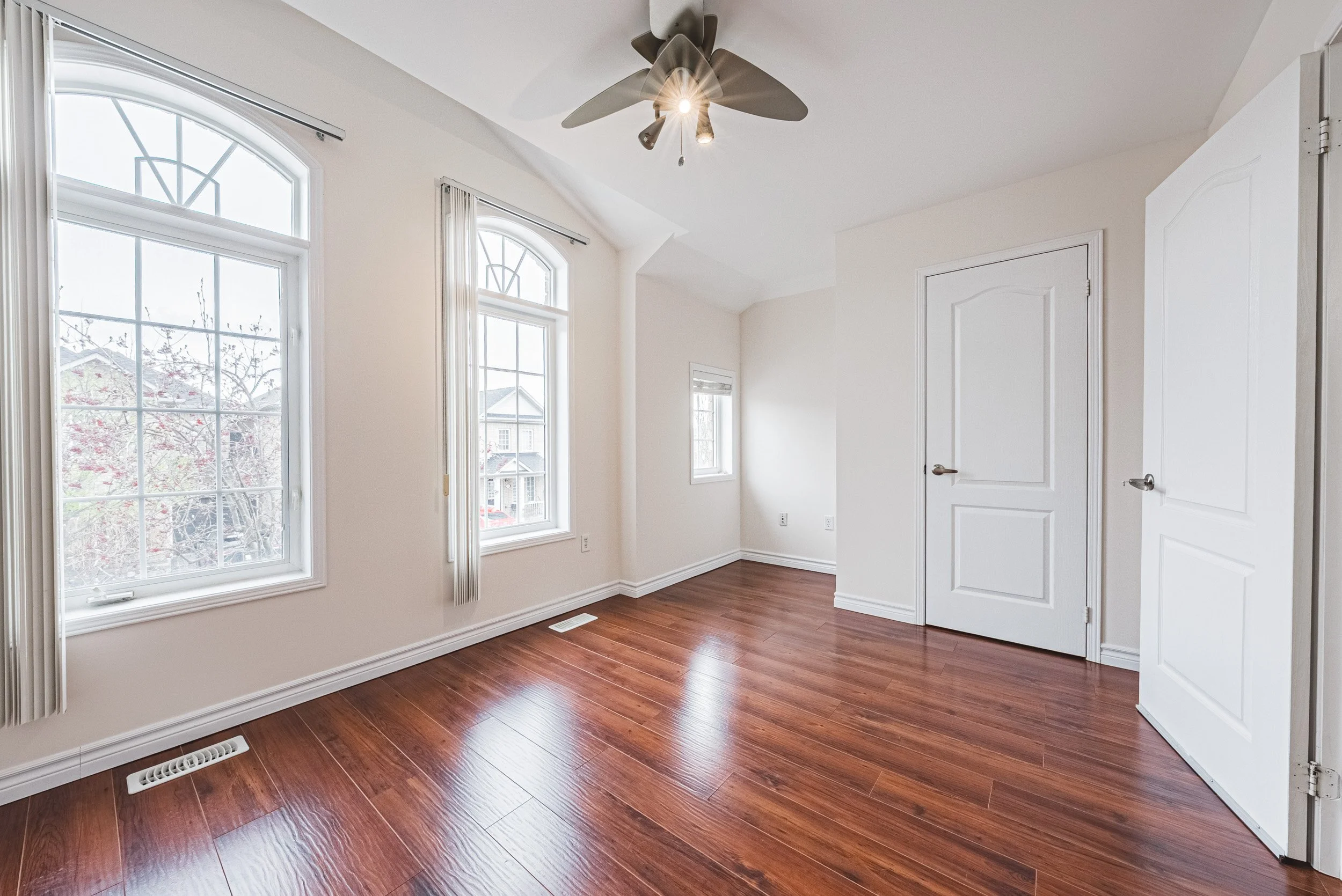 14 - 2412 Curtis Rd, Burlington.jpg