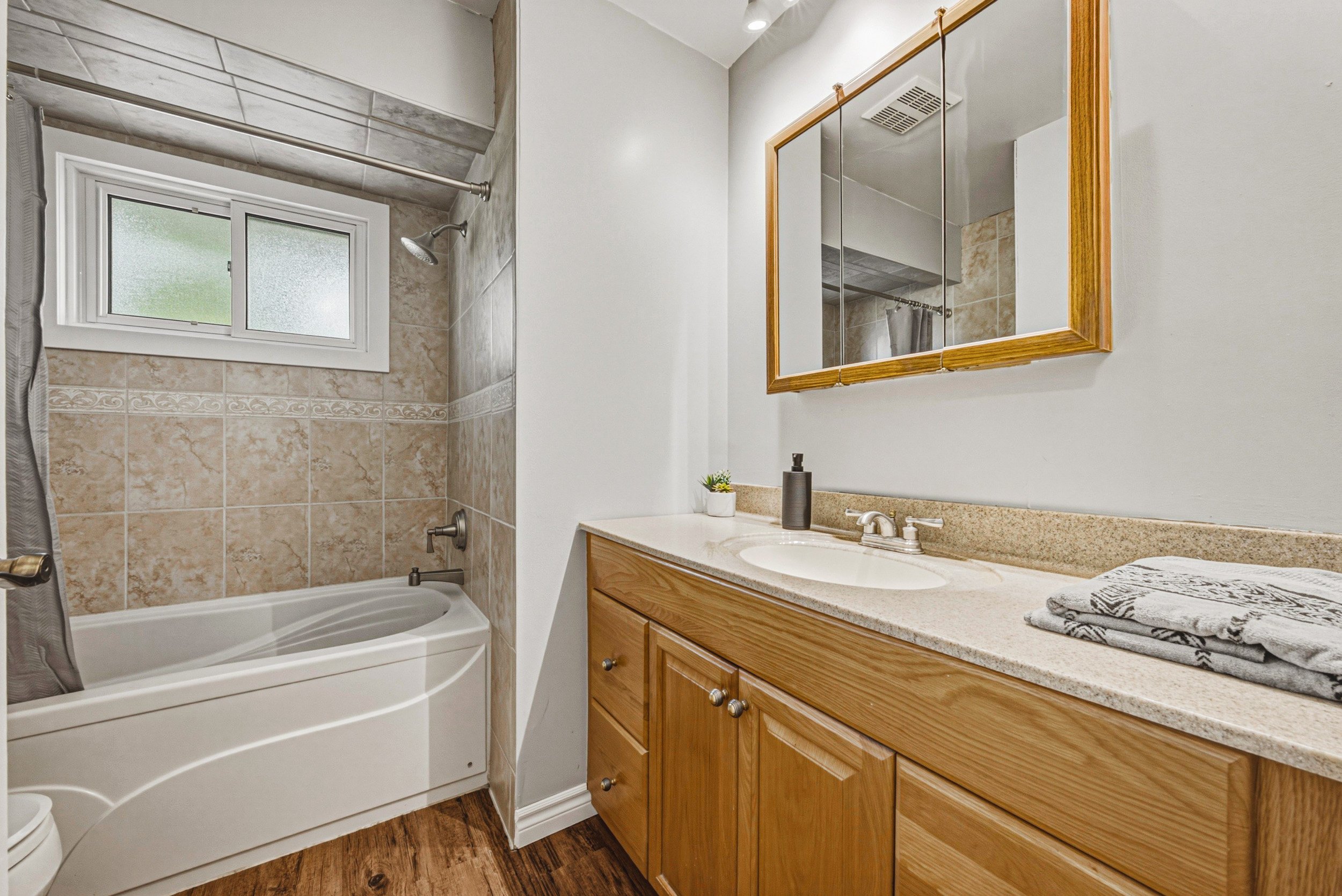 14 - 1821 Biscayne Dr, Cambridge.jpg