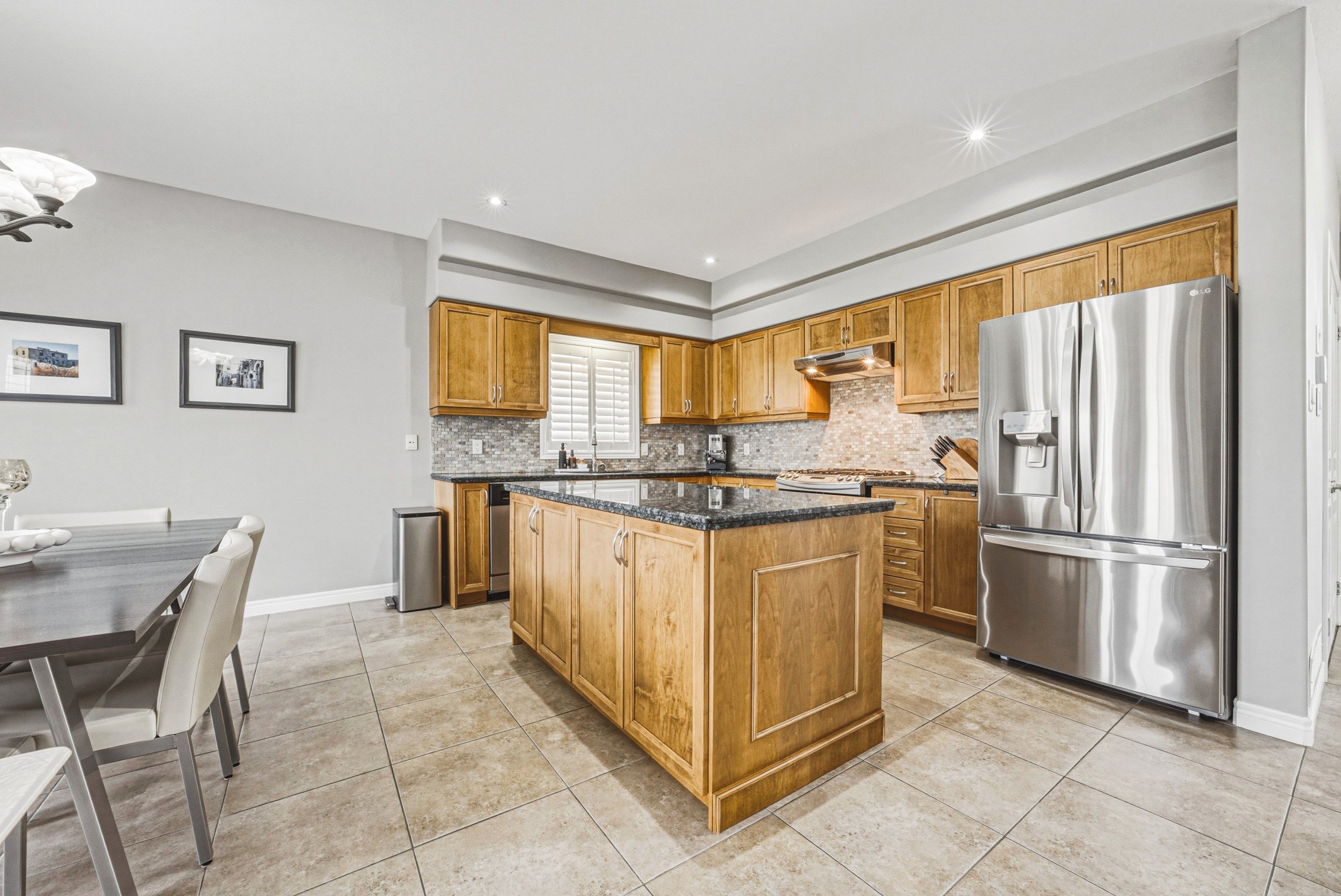 14 - 419 Dicenzo Dr, Hamilton.jpg
