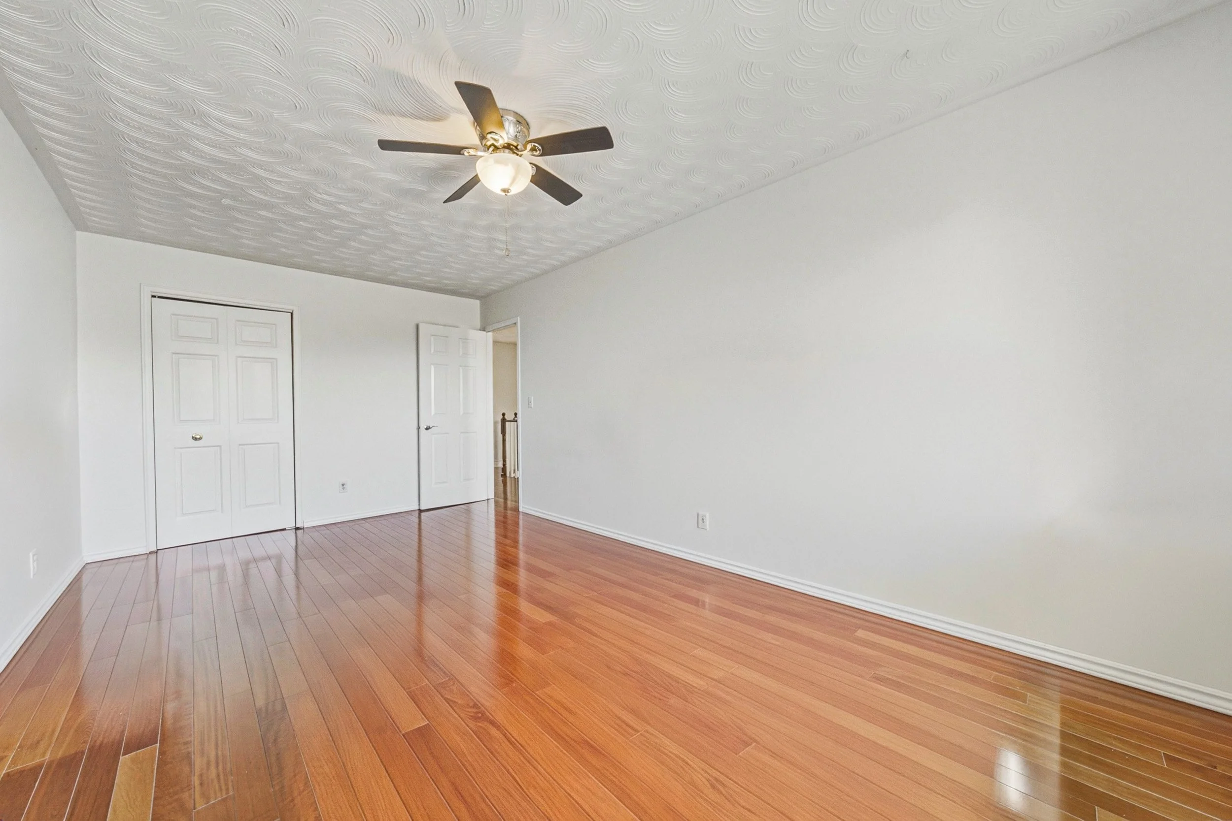 27 - 21 Moss Blvd, Dundas.jpg