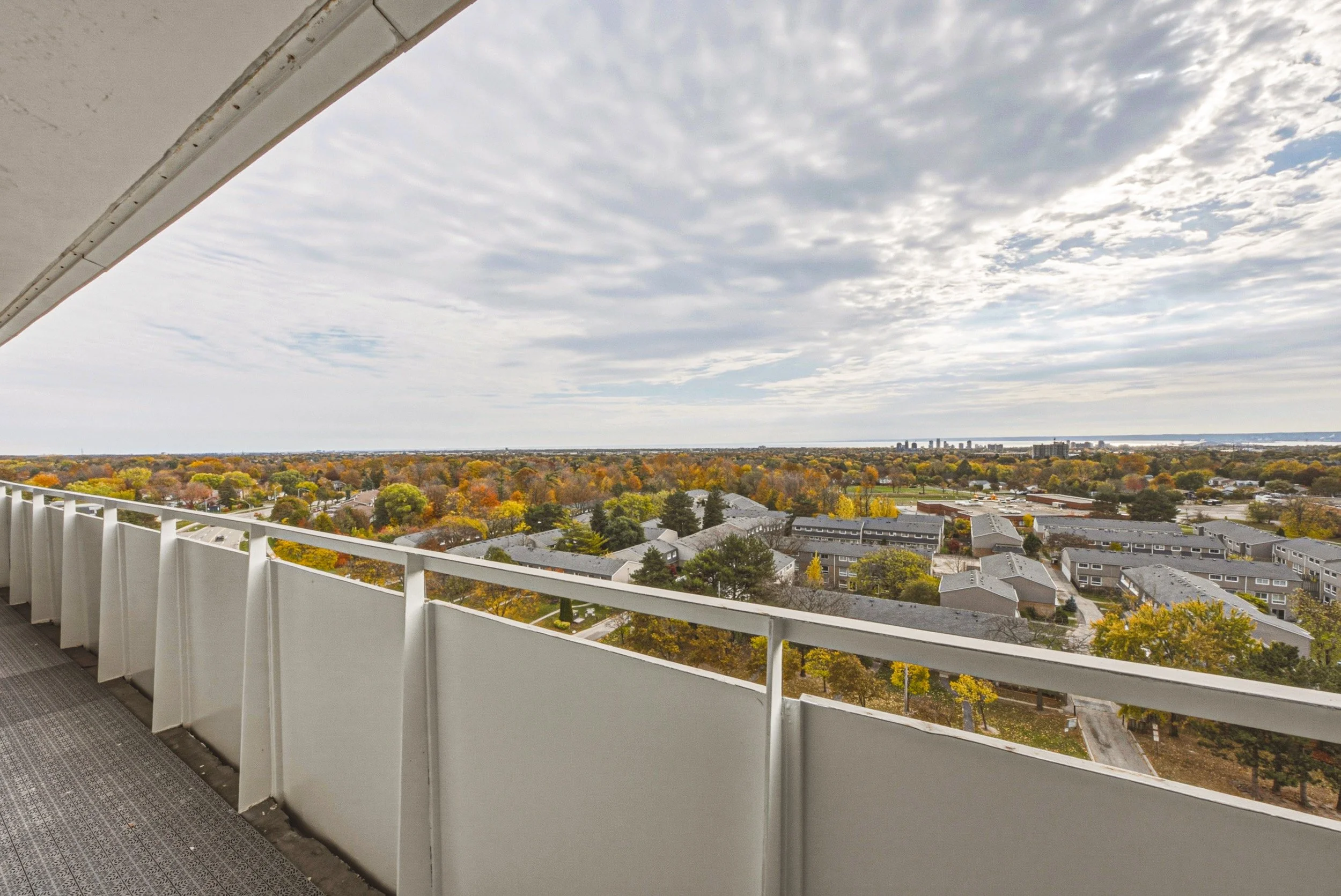 27 - 2055 Upper Middle Rd #1005, Burlington.jpg