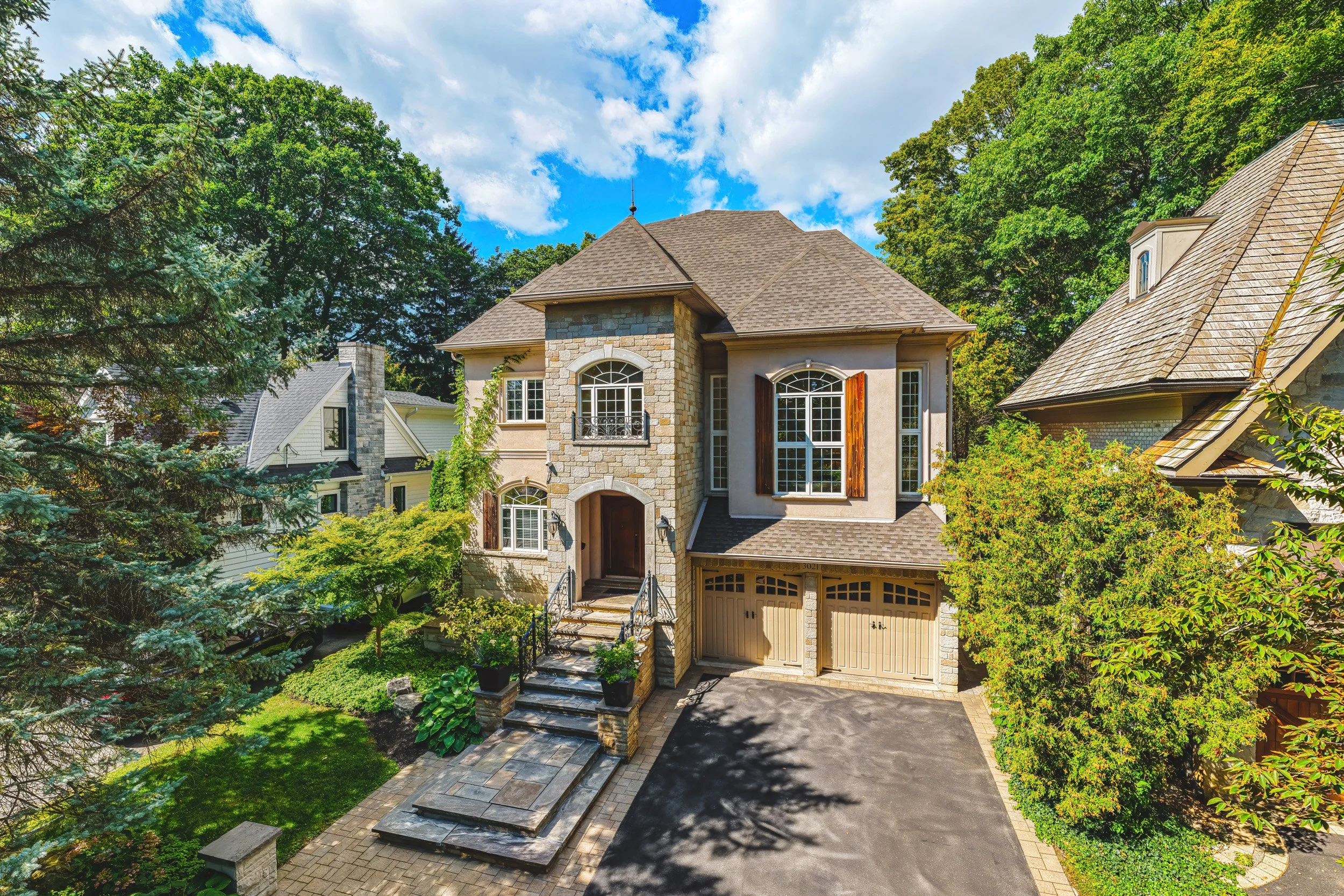 2 - 3021 Woodland Park Dr, Burlington.jpg