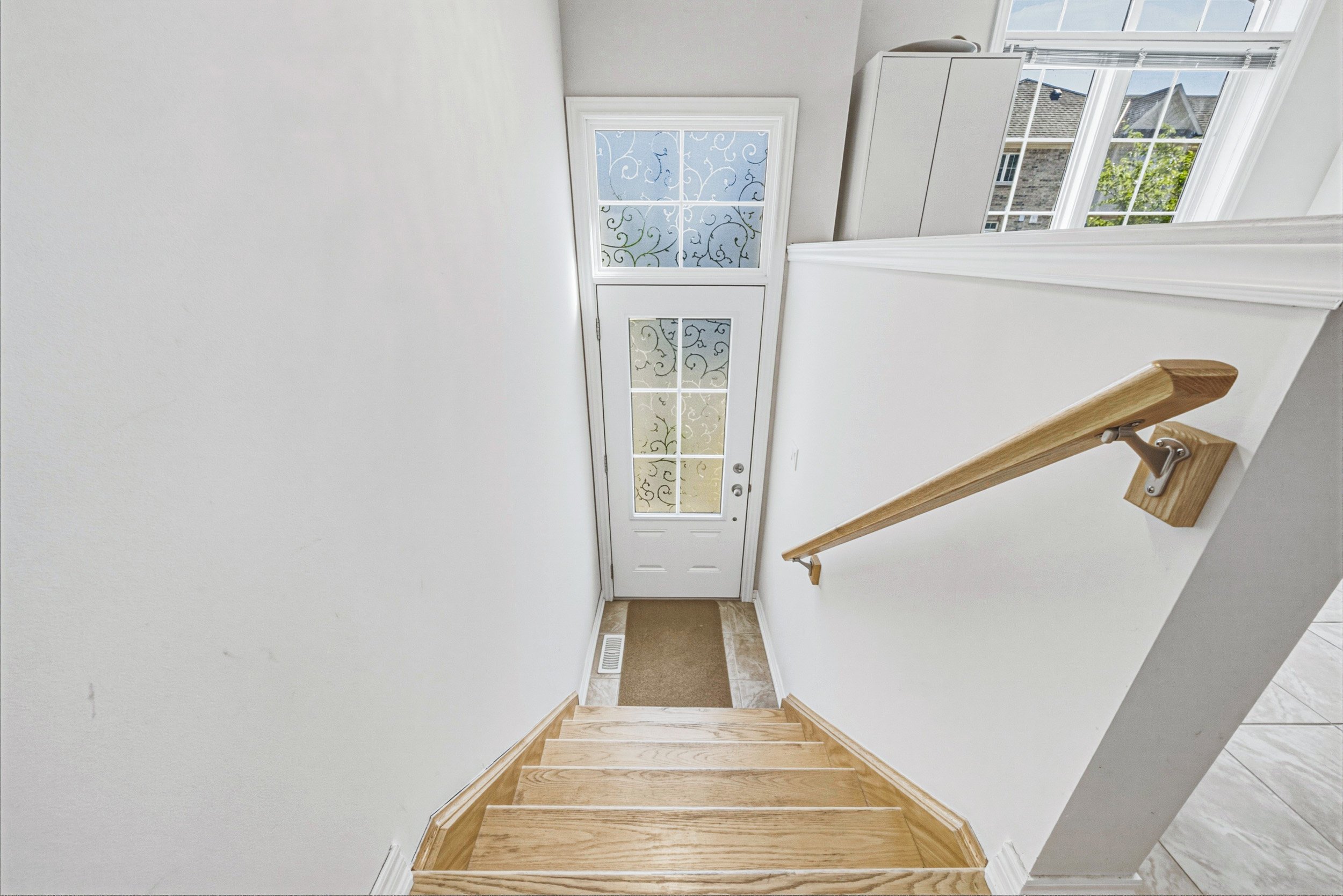 5 - 14-18 Plains Rd W, Burlington.jpg