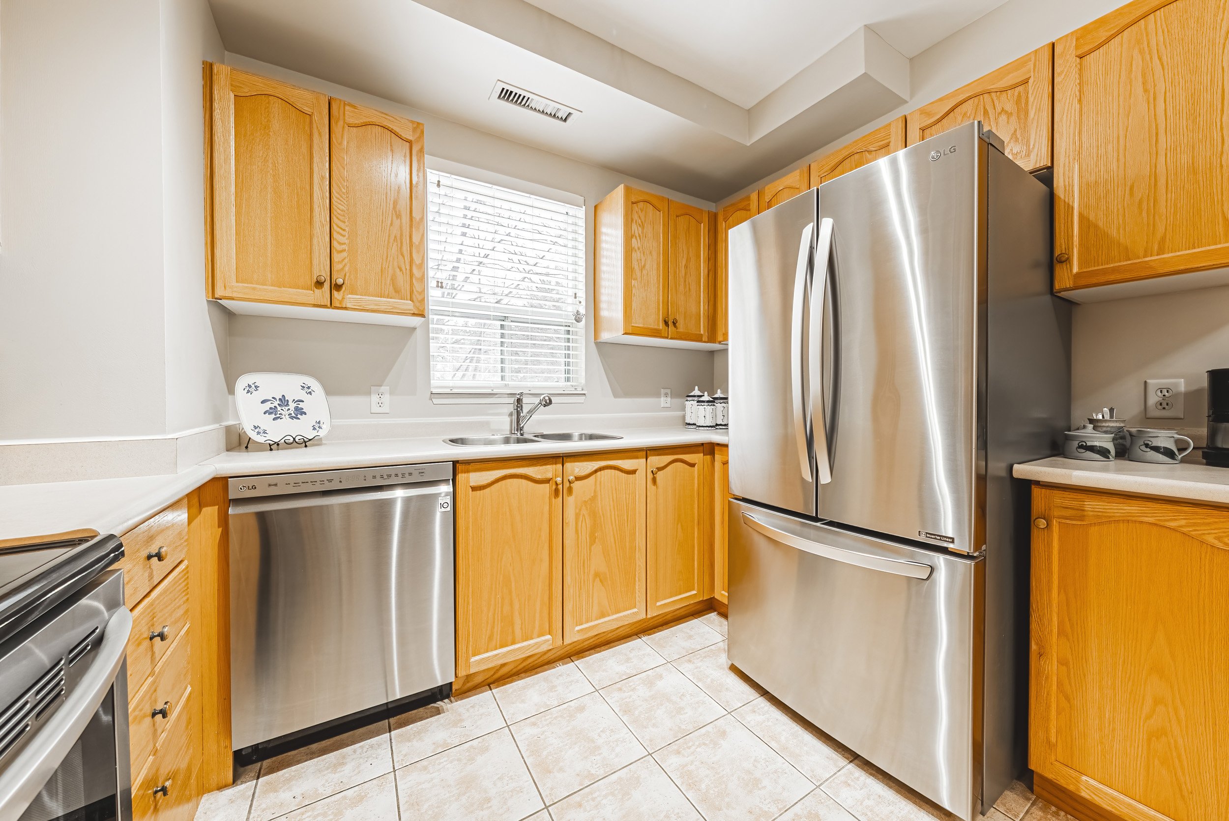 21 - 2075 Amherst Heights Dr #103, Burlington.jpg