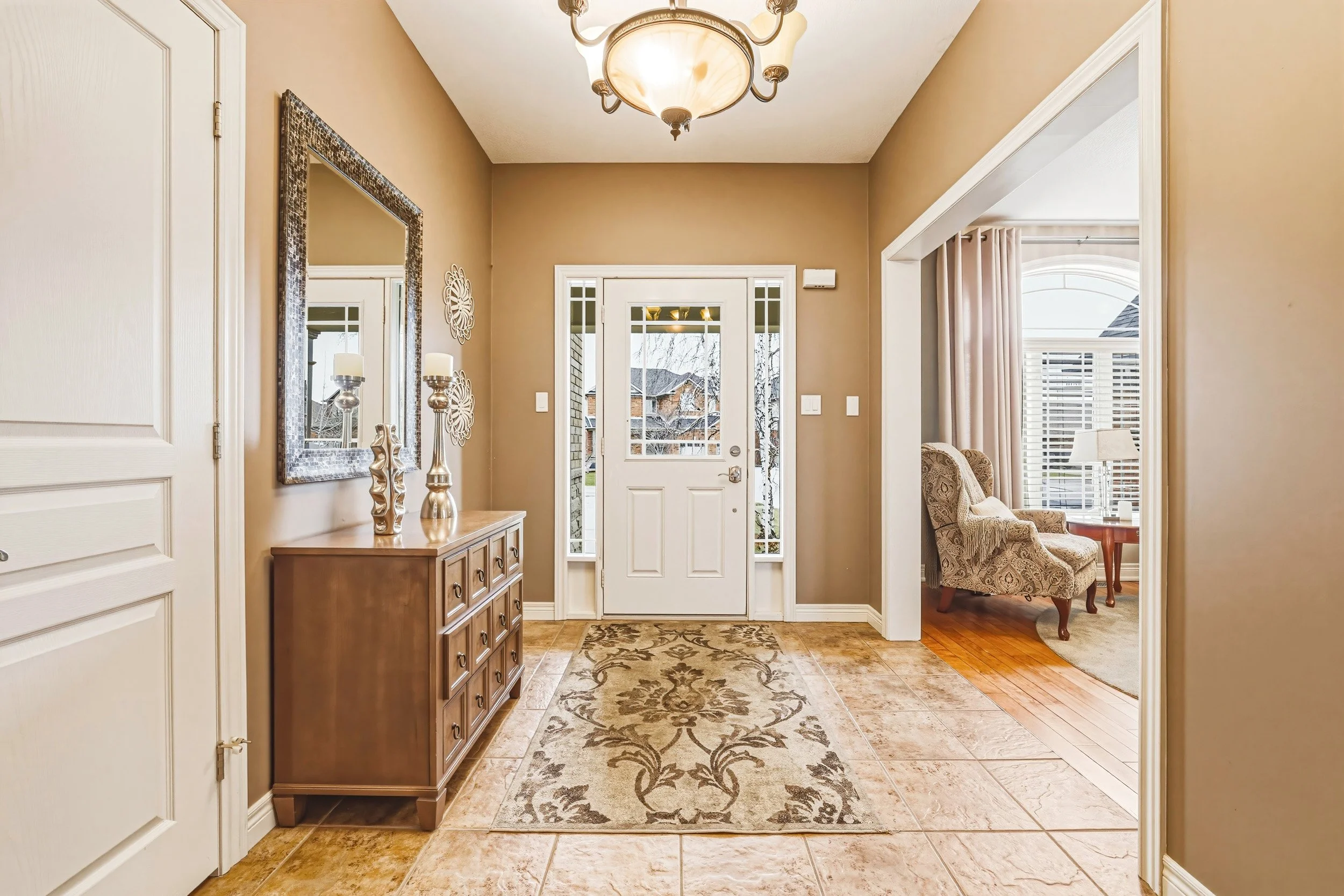 4 - 120 Valiant Cir, Binbrook.jpg