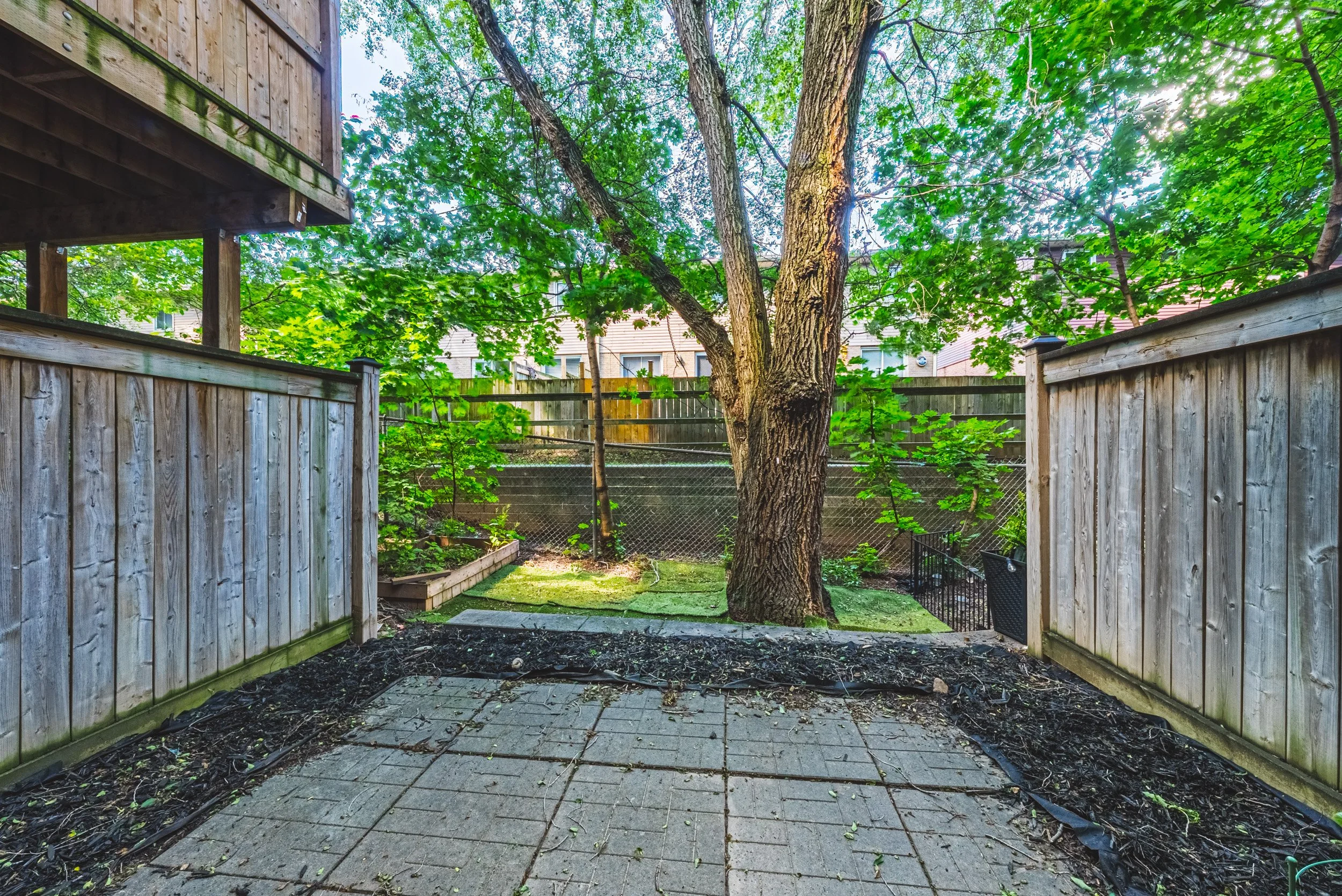 26 - 14-18 Plains Rd W, Burlington.jpg