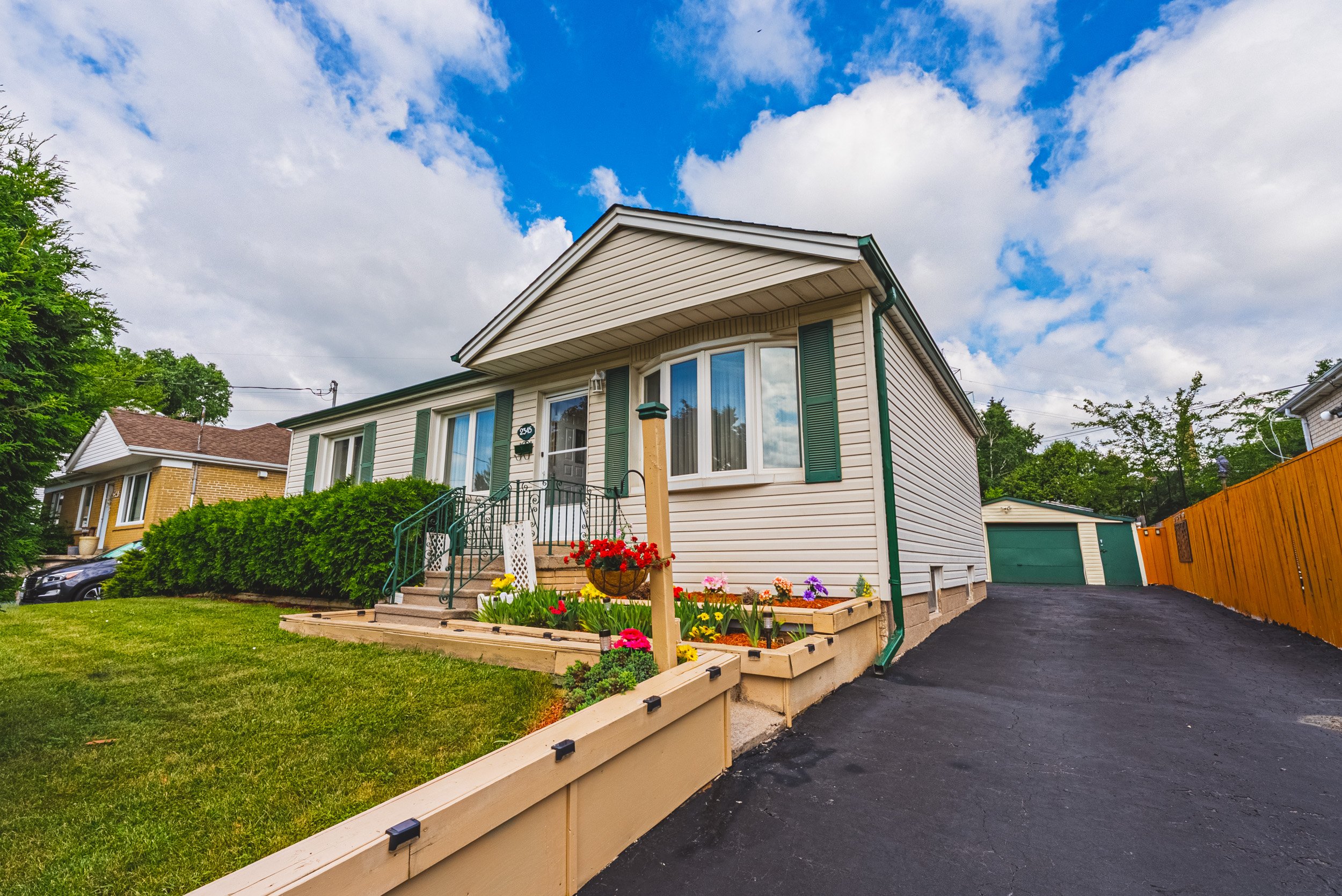 1 - 2345 Gibbon St, Burlington.jpg