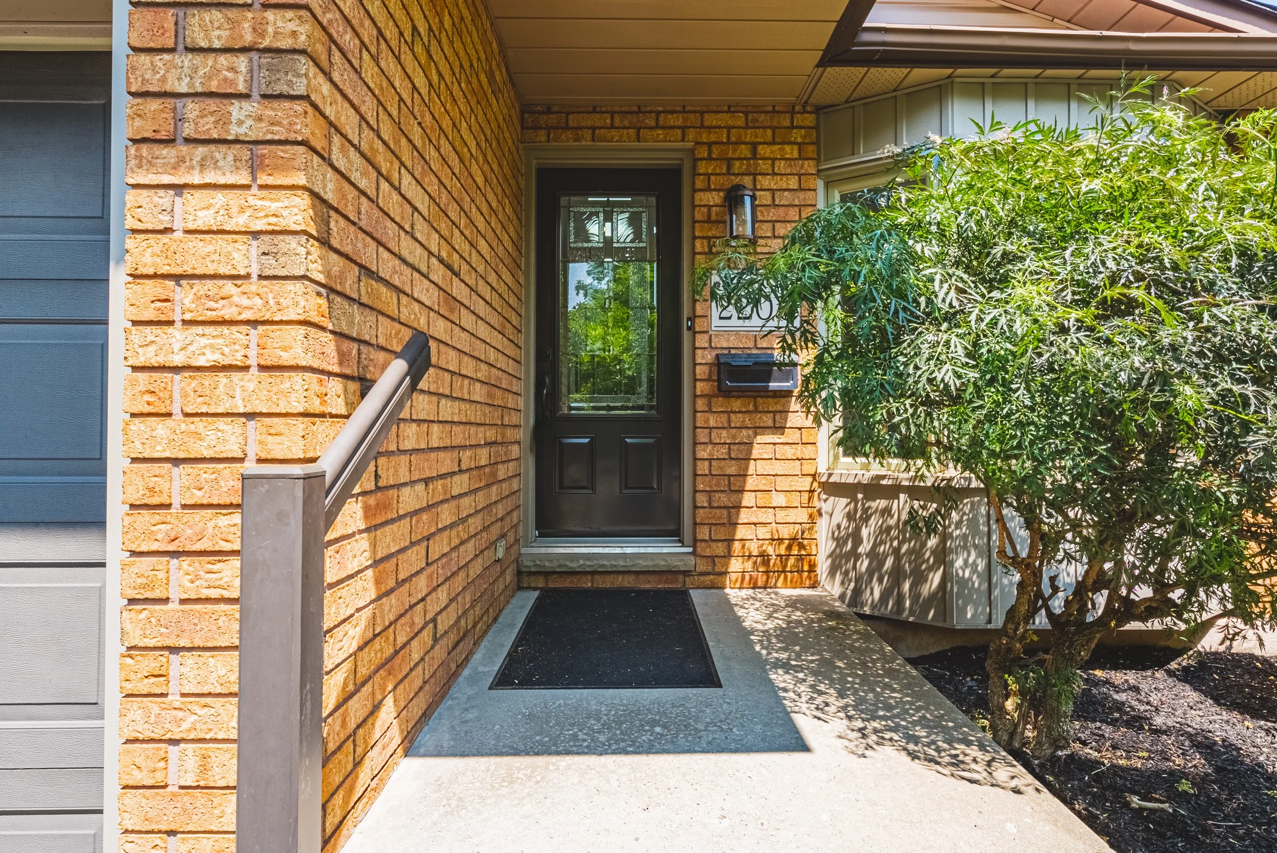 4 - 2206 Donald Rd, Burlington.jpg