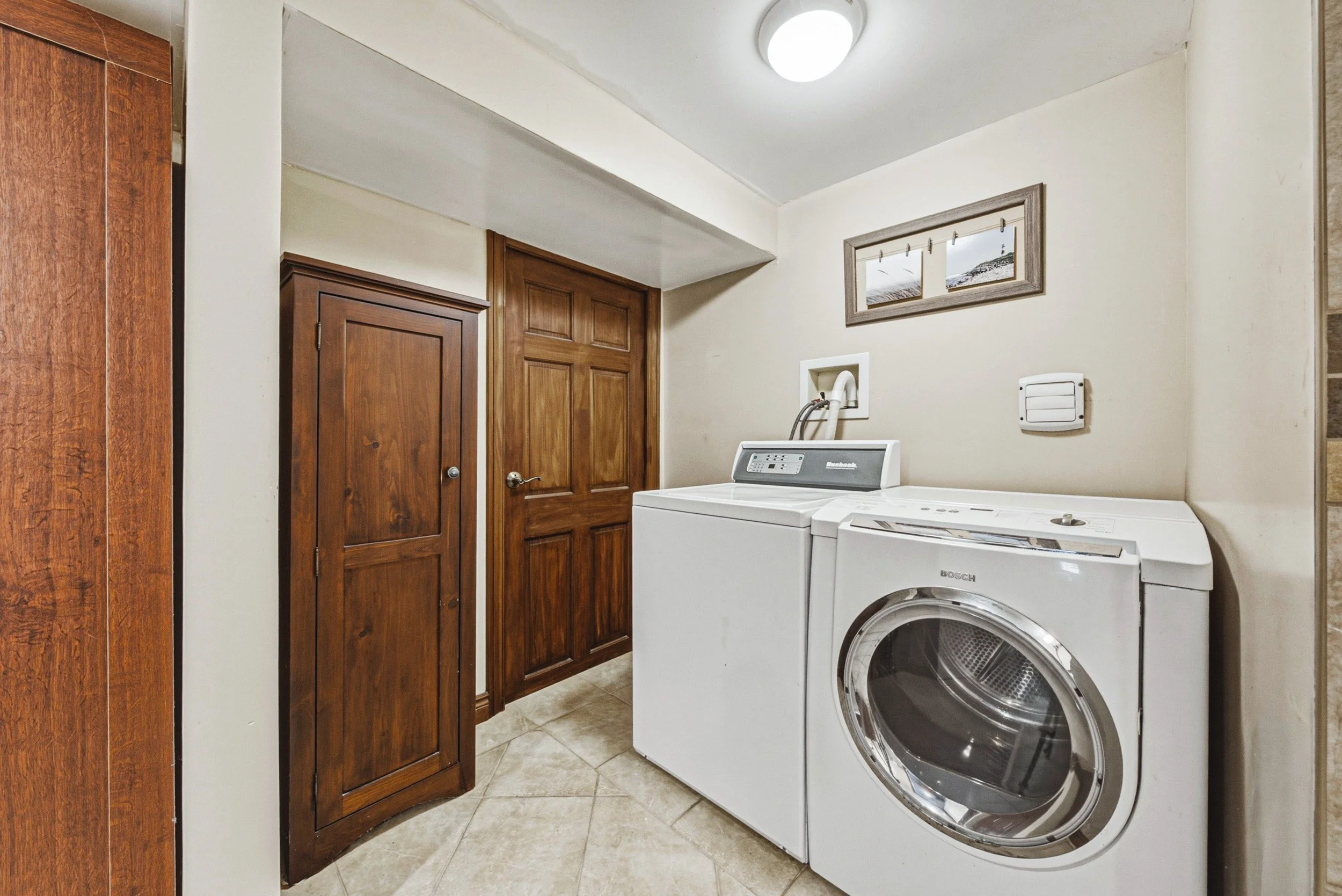 24 - 1821 Biscayne Dr, Cambridge.jpg