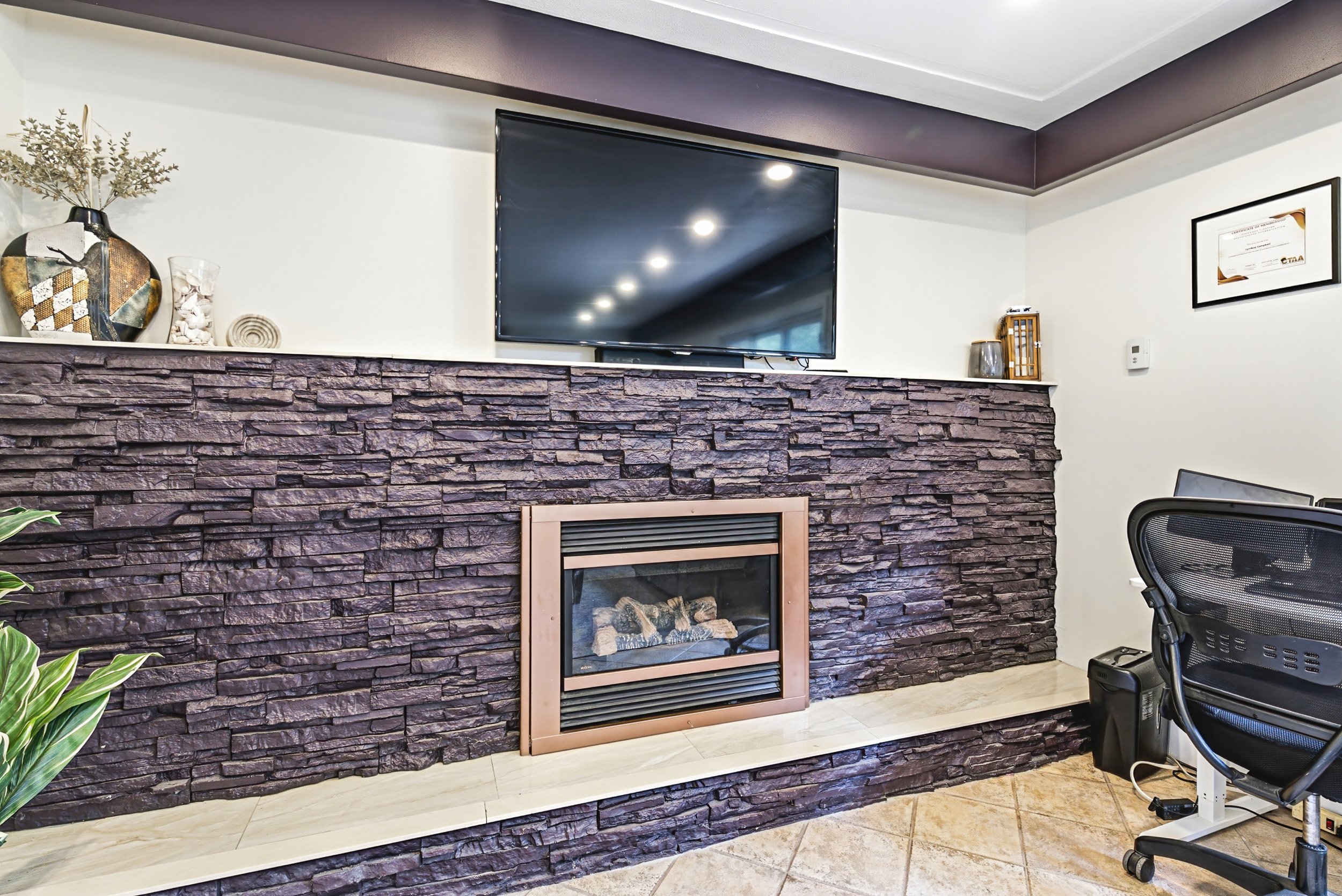 16 - 364 Fennell Ave W, Hamilton.jpg