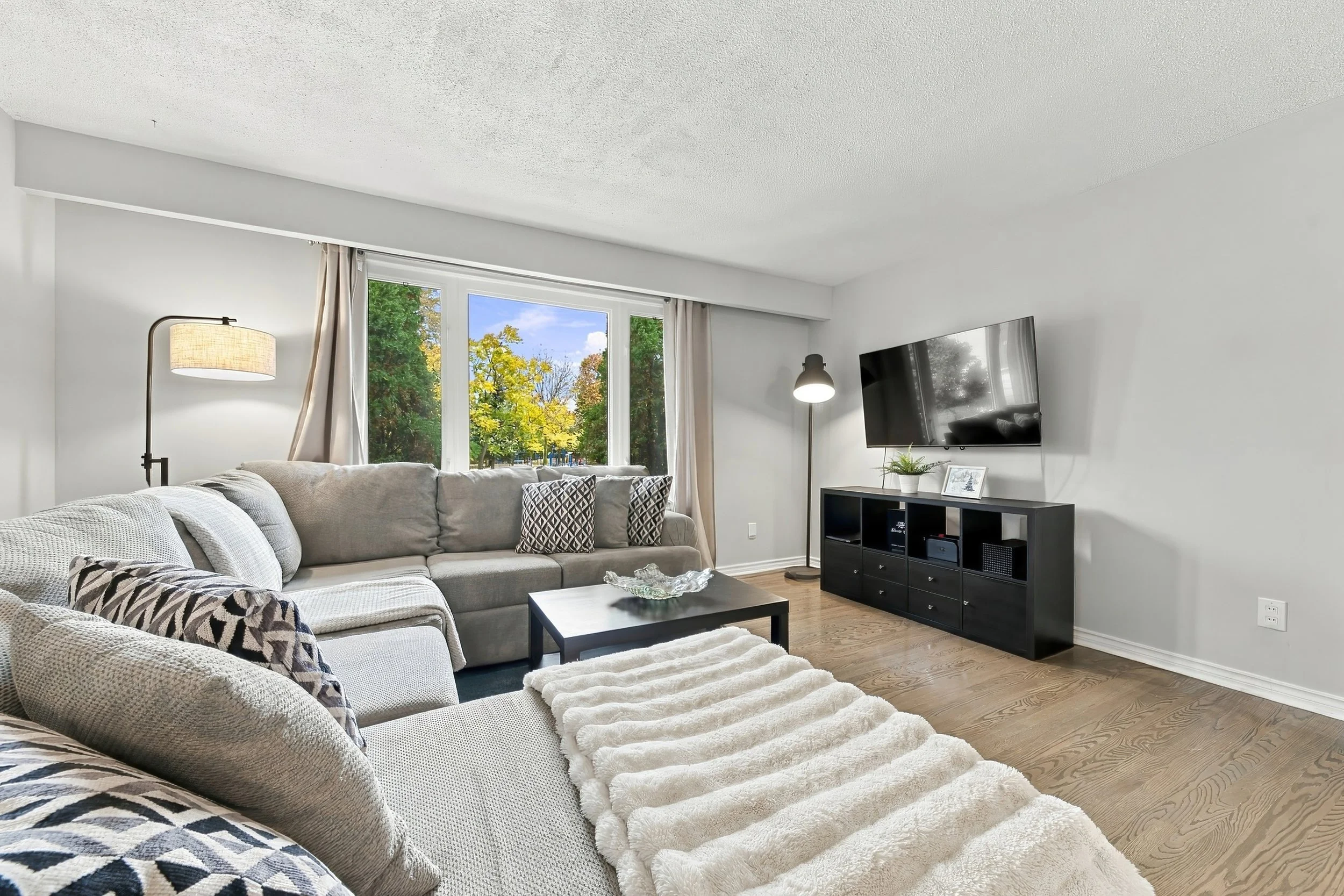 8 - 429 Limeridge Rd W, Hamilton.jpg
