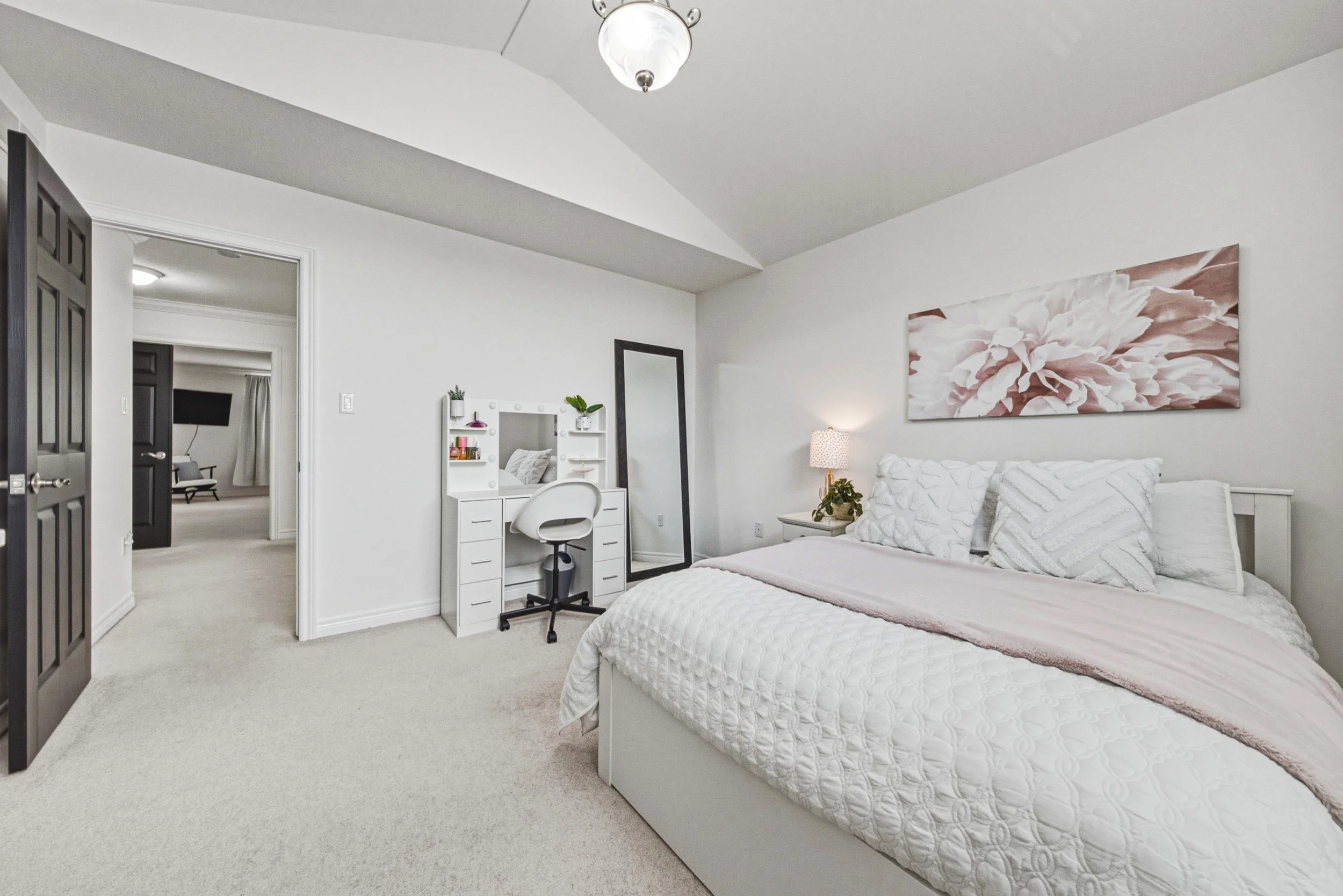 27 - 20 Degrow Cres, Binbrook.jpg