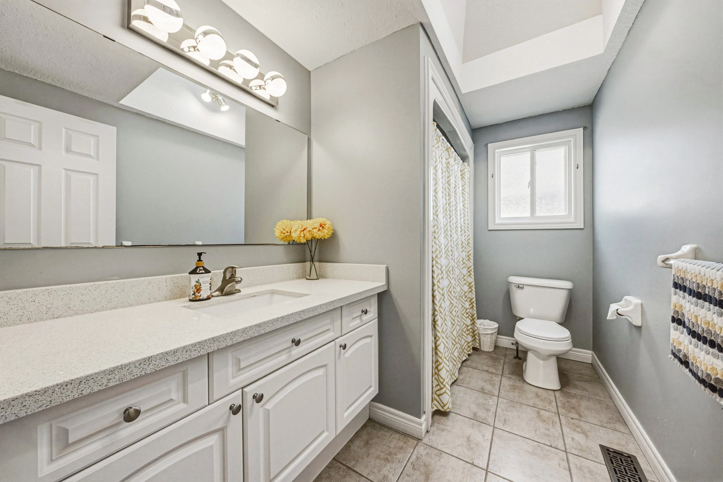 28 - 140 Country Club Dr, Cambridge.jpg