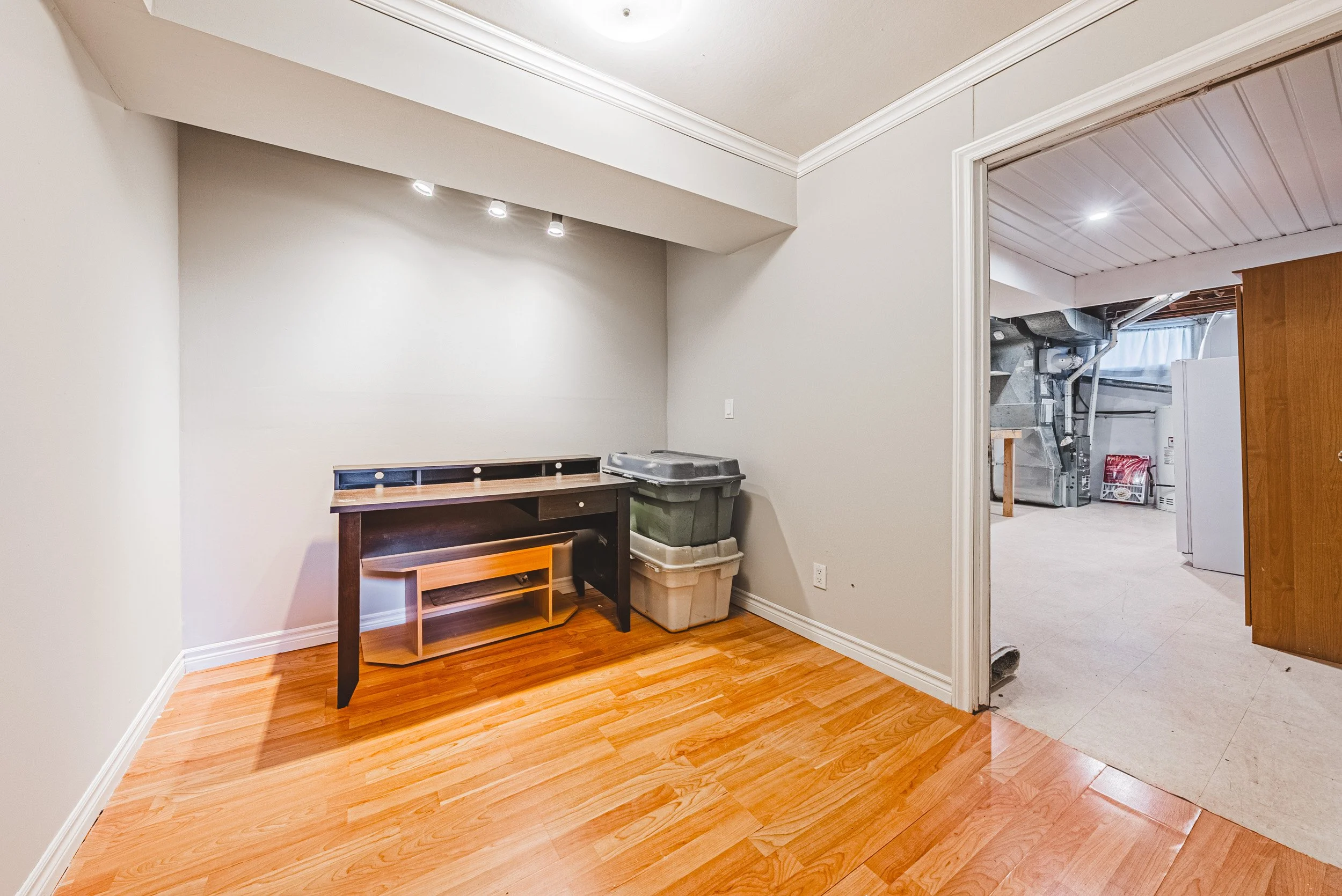21 - 306 Victoria Rd, Guelph.jpg