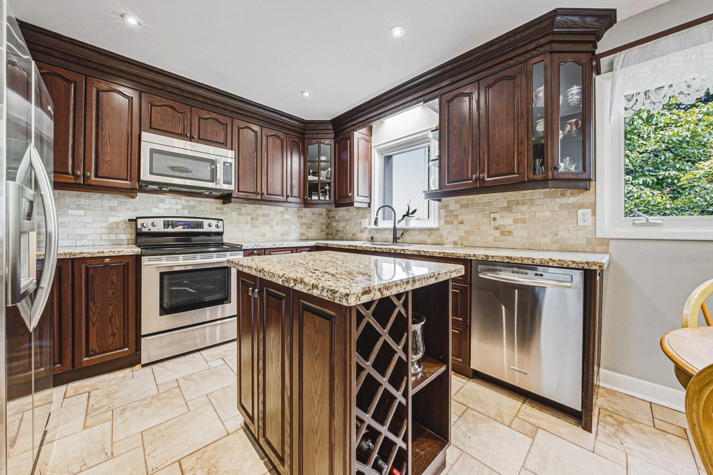 18 - 471 The Kingsway, Etobicoke.jpg