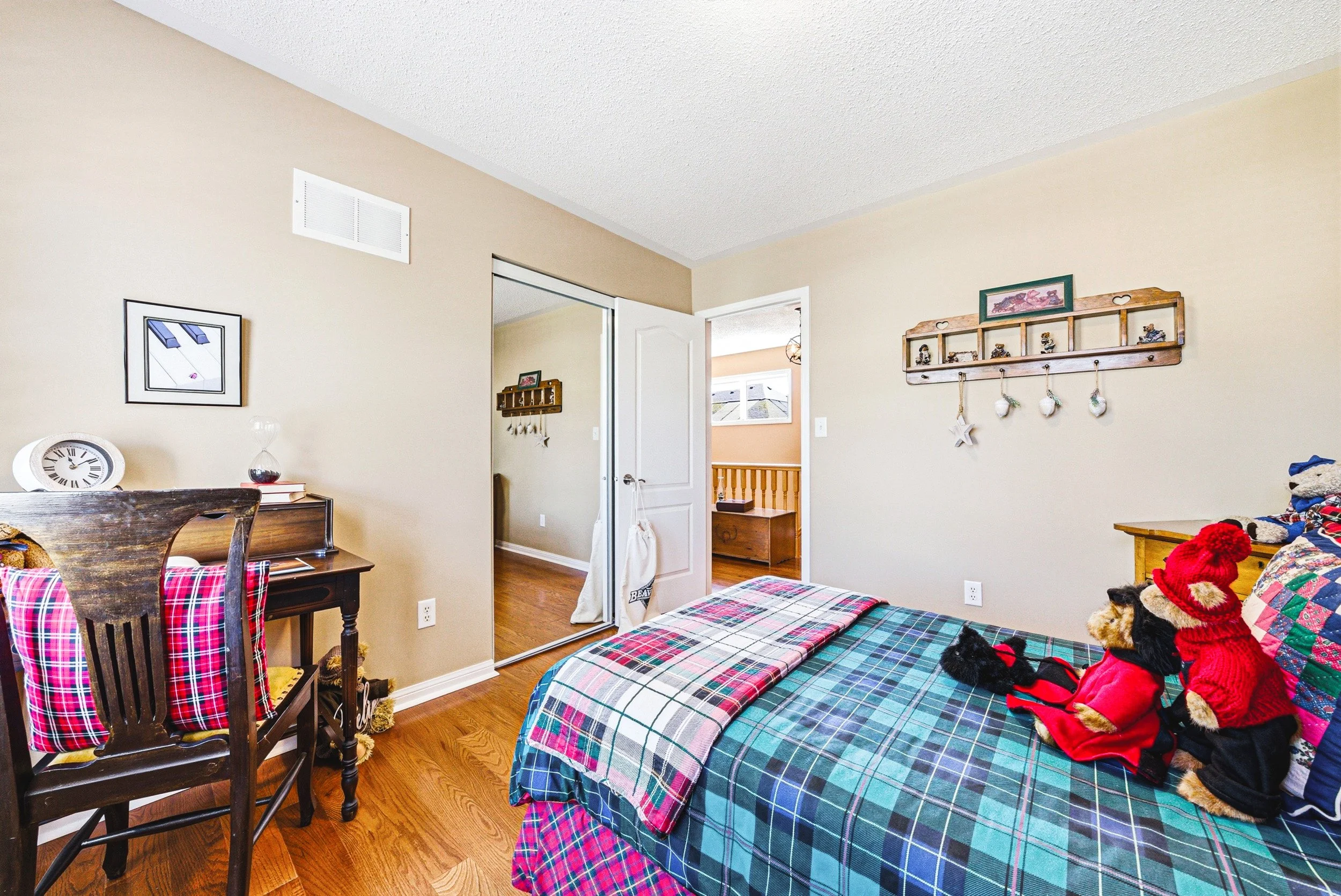 21 - 1588 Ramshaw Cres, Milton.jpg