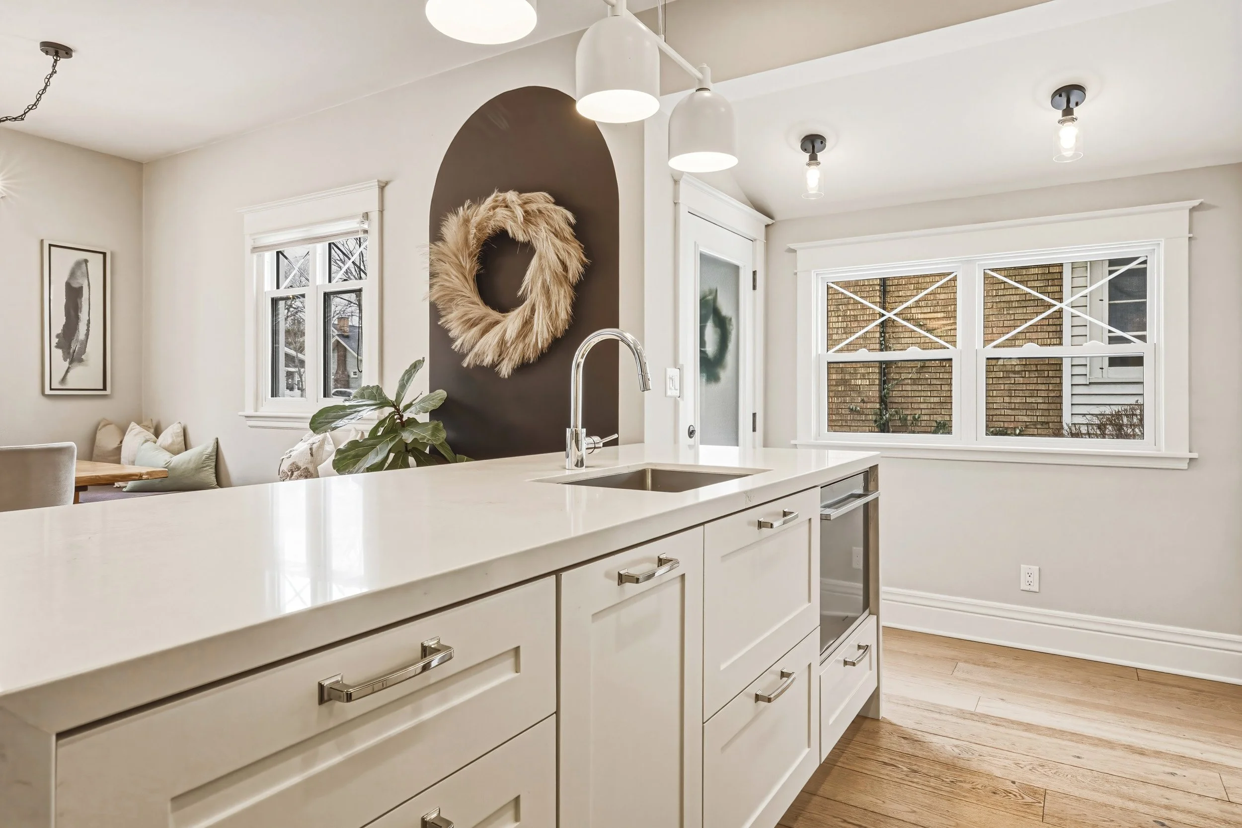 12 - 6 Nelles Blvd, Grimsby.jpg