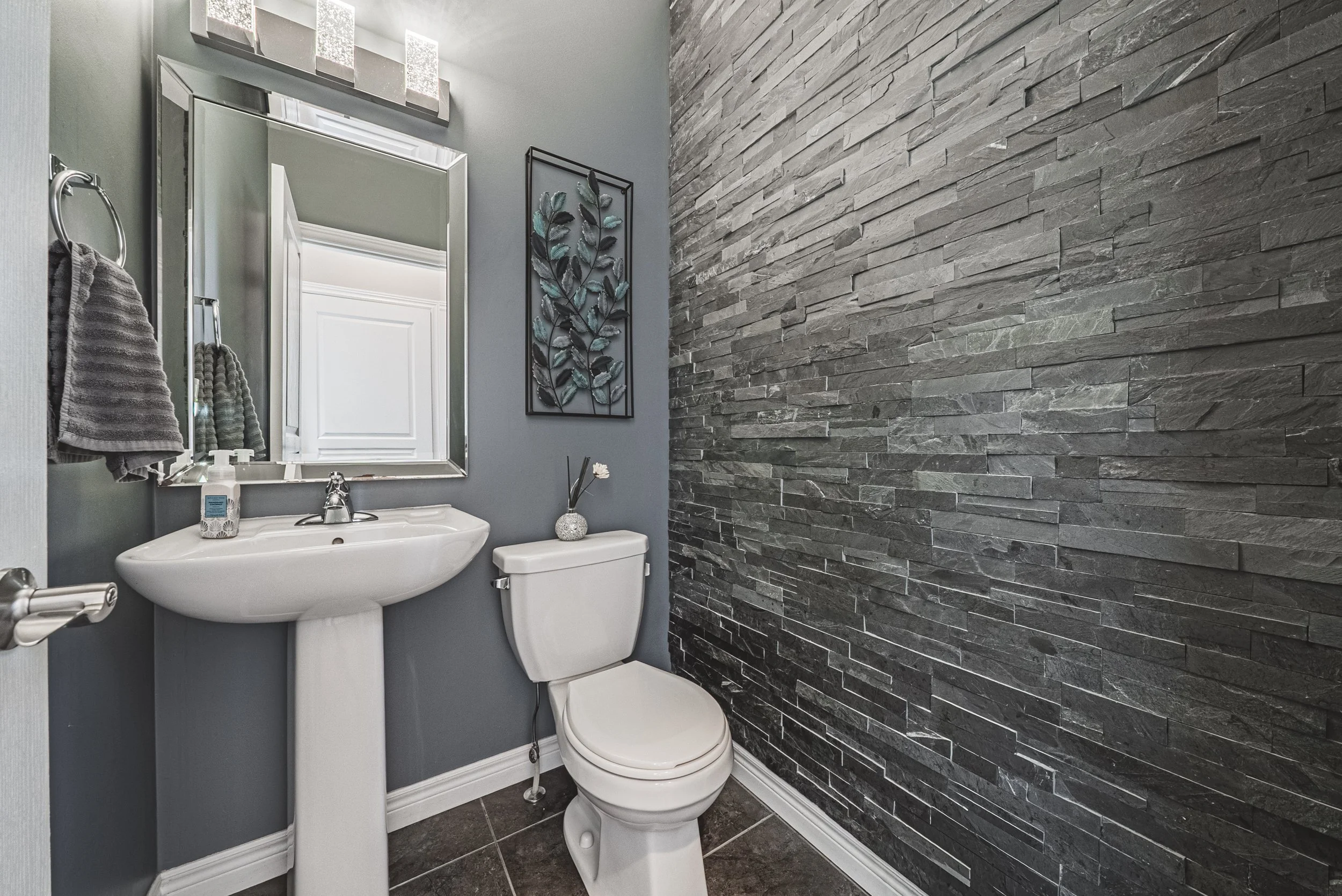 35-154 Keystone Cres, Hamilton.jpg