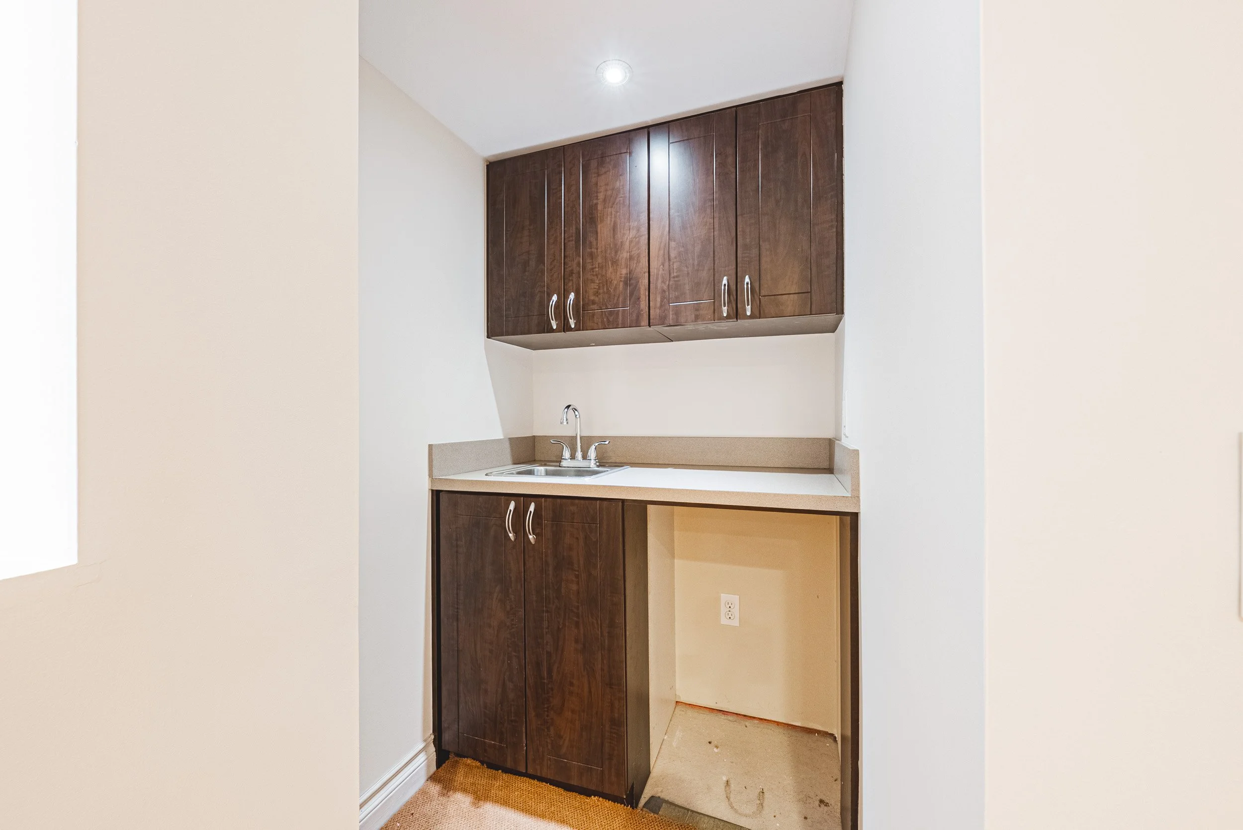 24 - 2412 Curtis Rd, Burlington.jpg