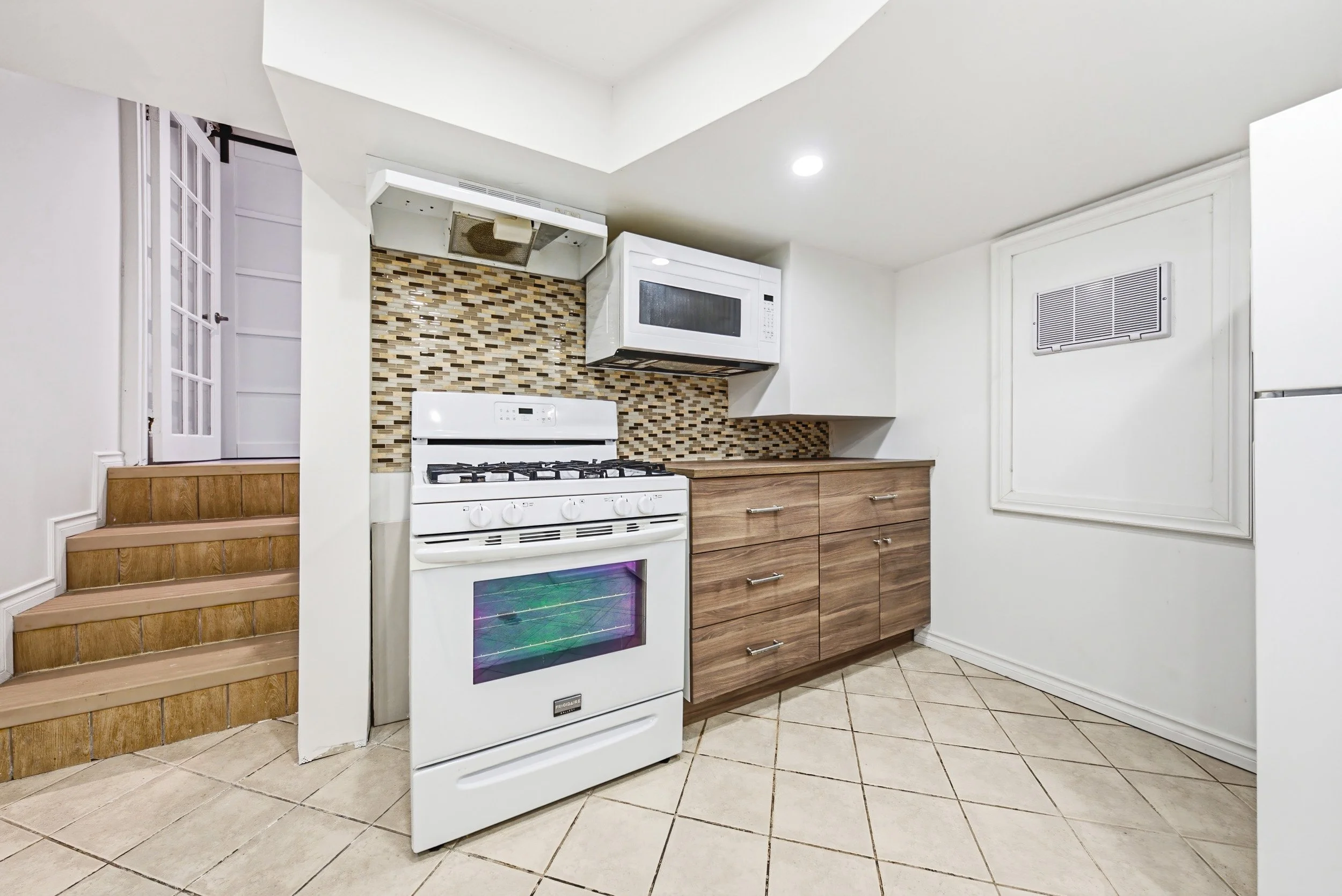 38 - 364 Fennell Ave W, Hamilton.jpg