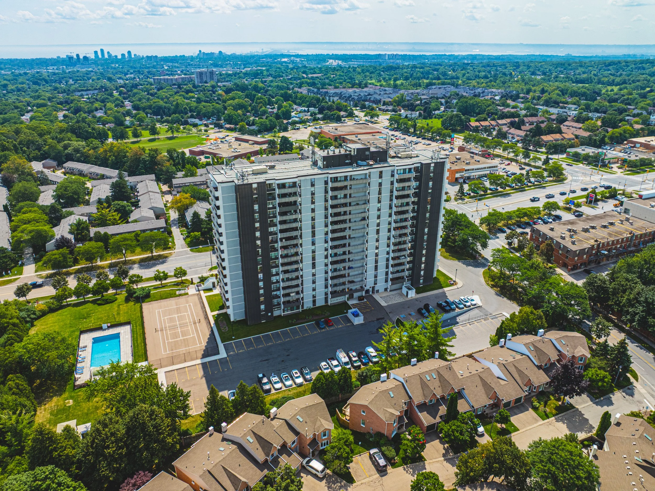 1 - 2055 Upper Middle Rd #1507, Burlington.jpg