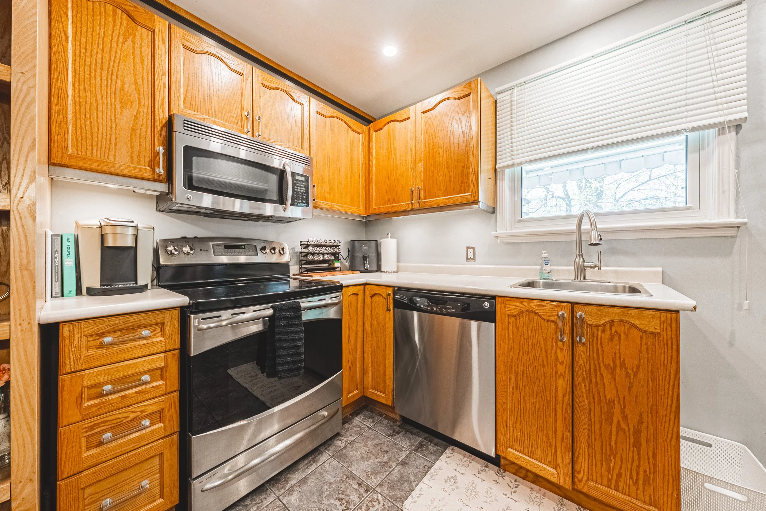 13 - 242 East 43rd St, Hamilton.jpg