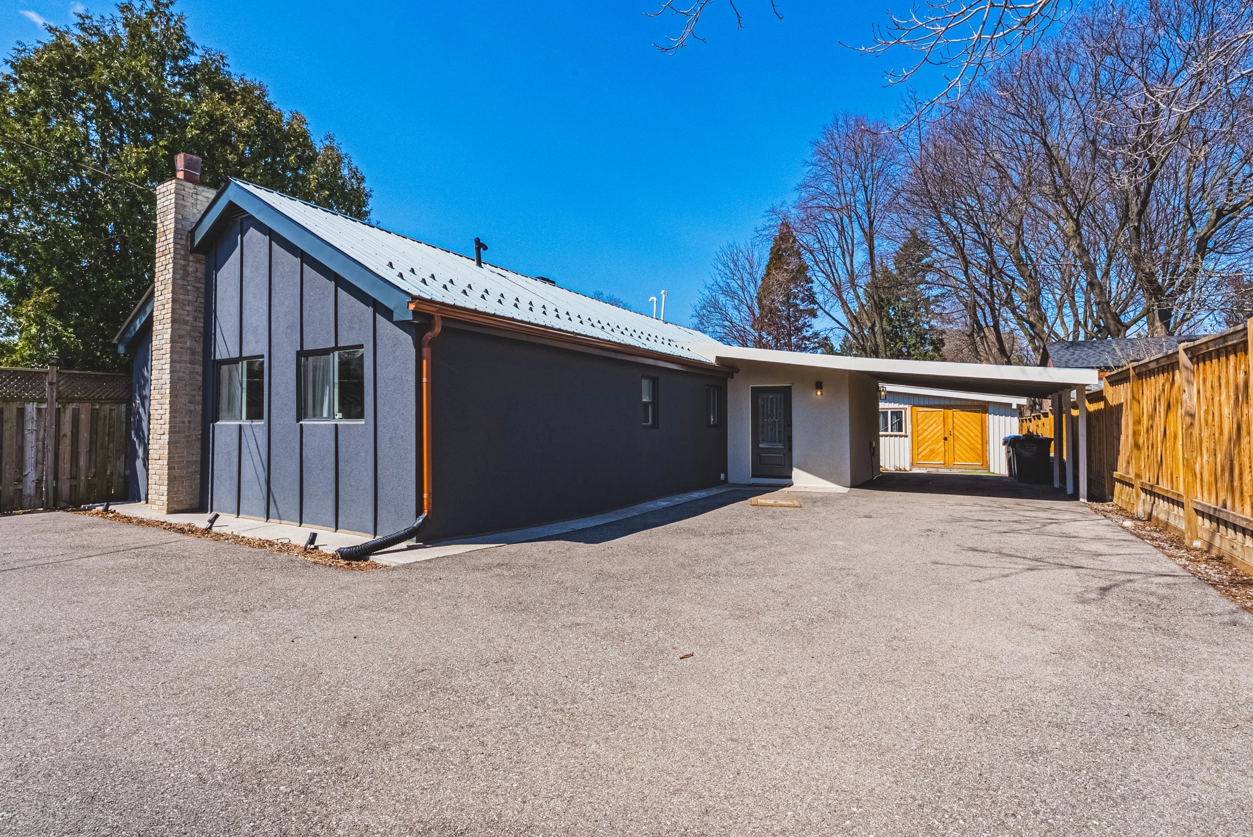 3 - 121 Paisley Blvd E, Mississauga.jpg