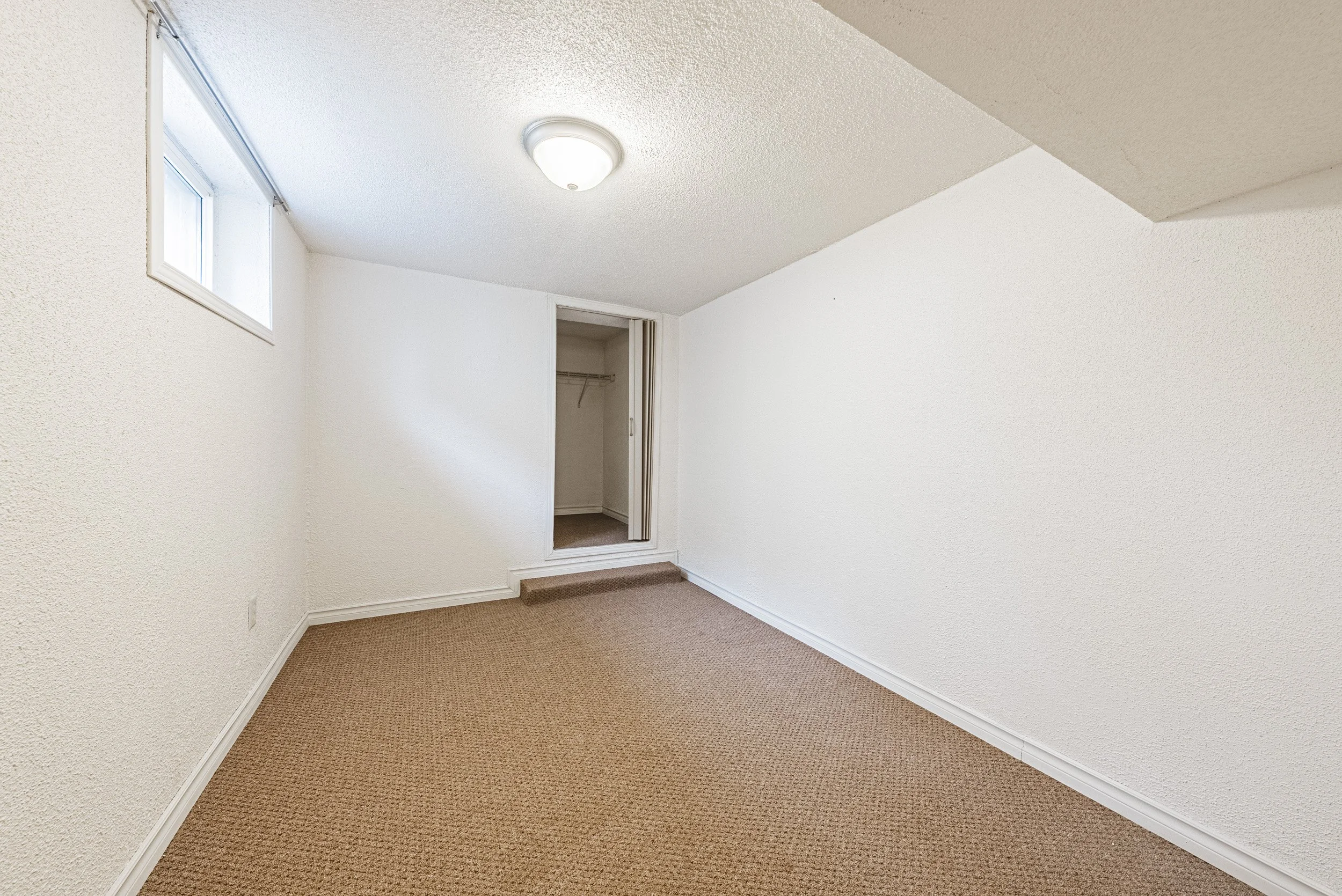 22 - 1124 Dunsmure, Hamilton.jpg