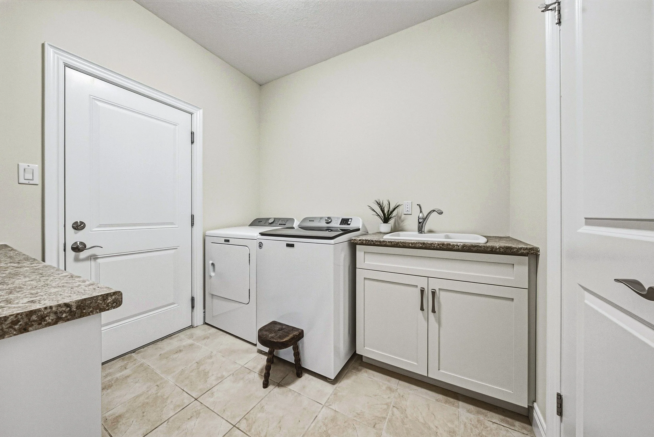 14 - 41 Zaduk Pl, Guelph.jpg