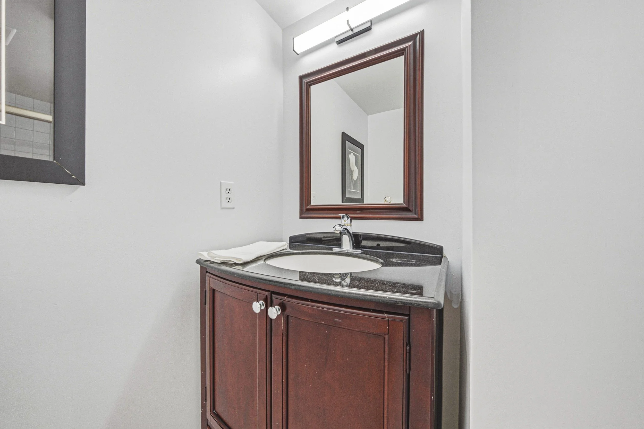 16 - 2055 Upper Middle Rd #1005, Burlington.jpg