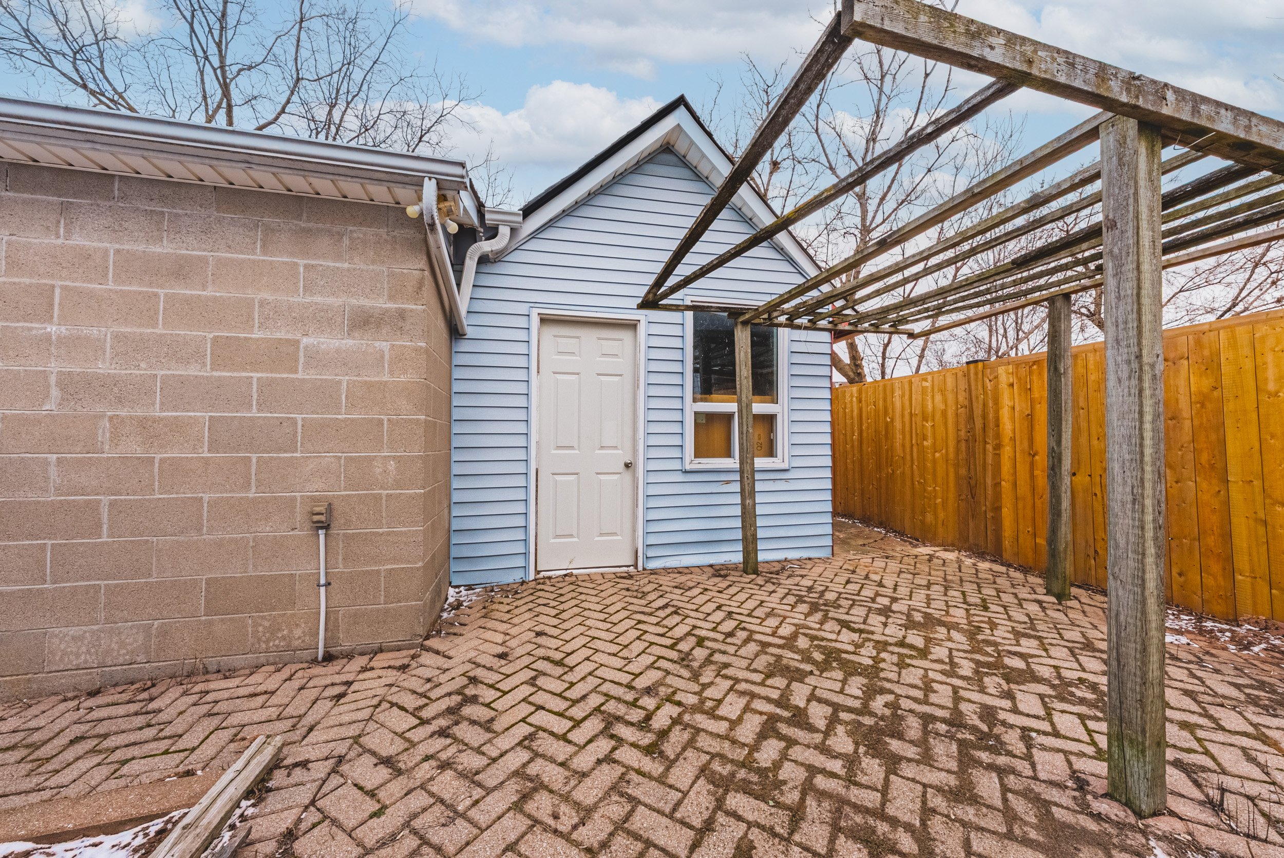 34 - 1124 Dunsmure, Hamilton.jpg