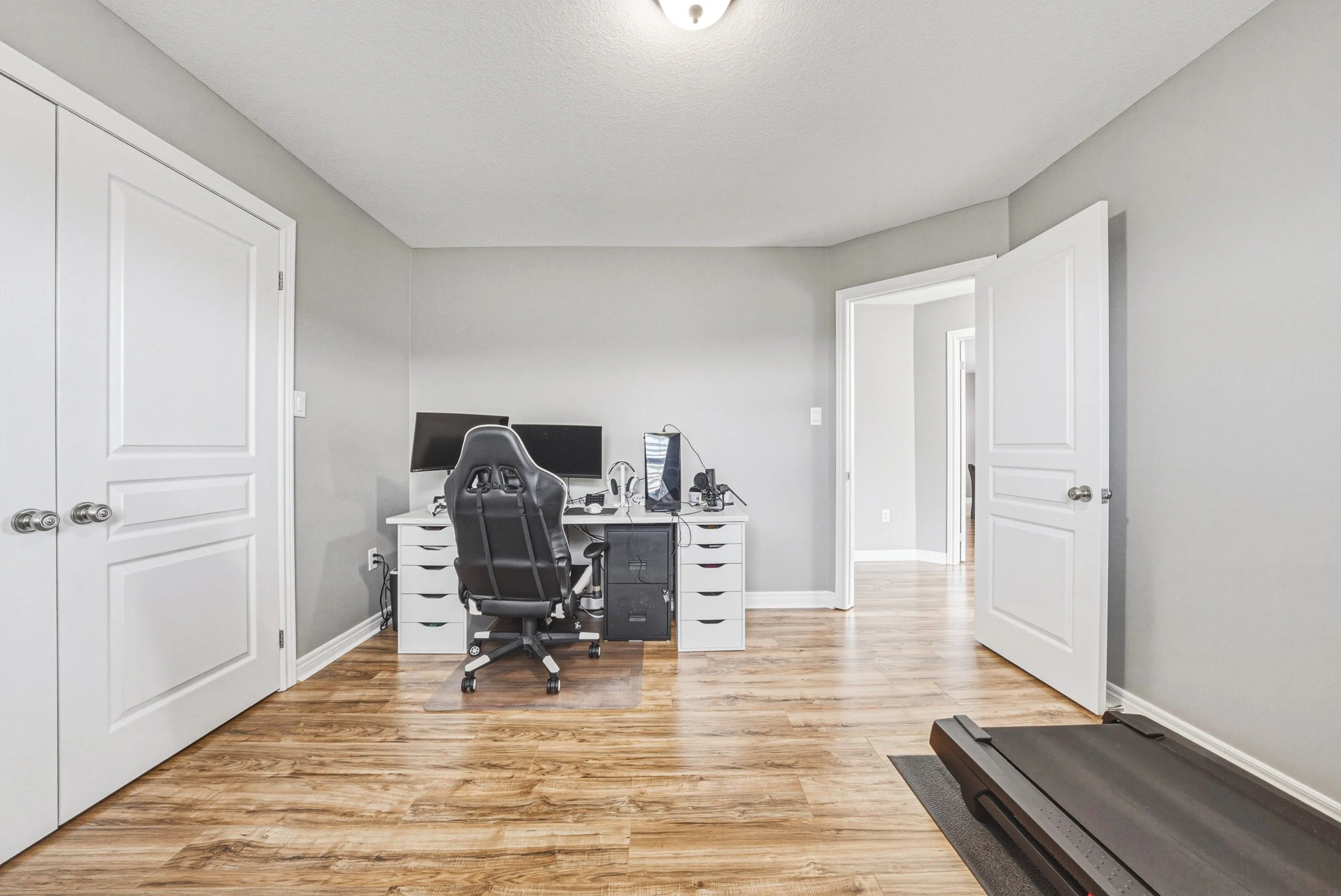 26 - 419 Dicenzo Dr, Hamilton.jpg