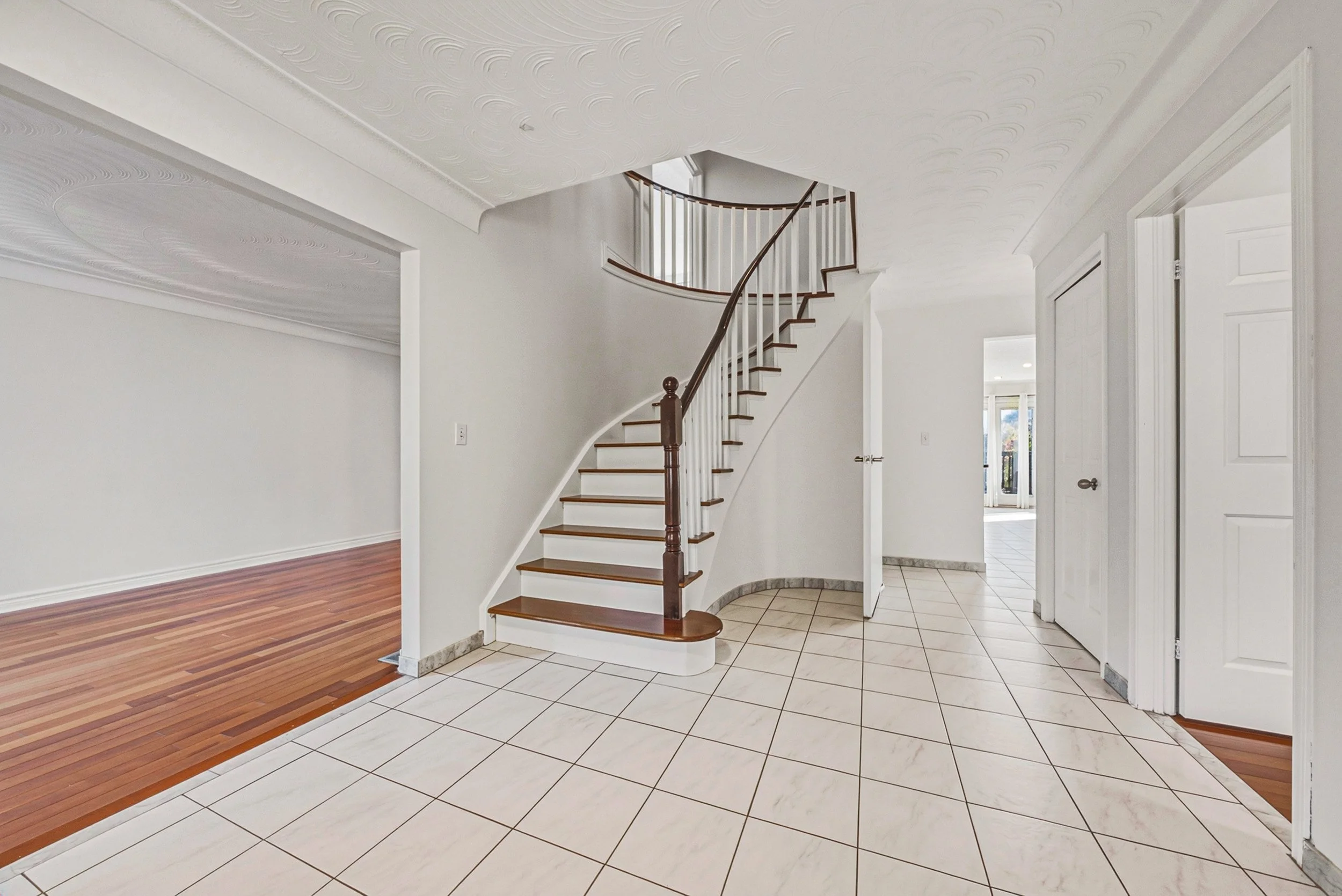 5 - 21 Moss Blvd, Dundas.jpg