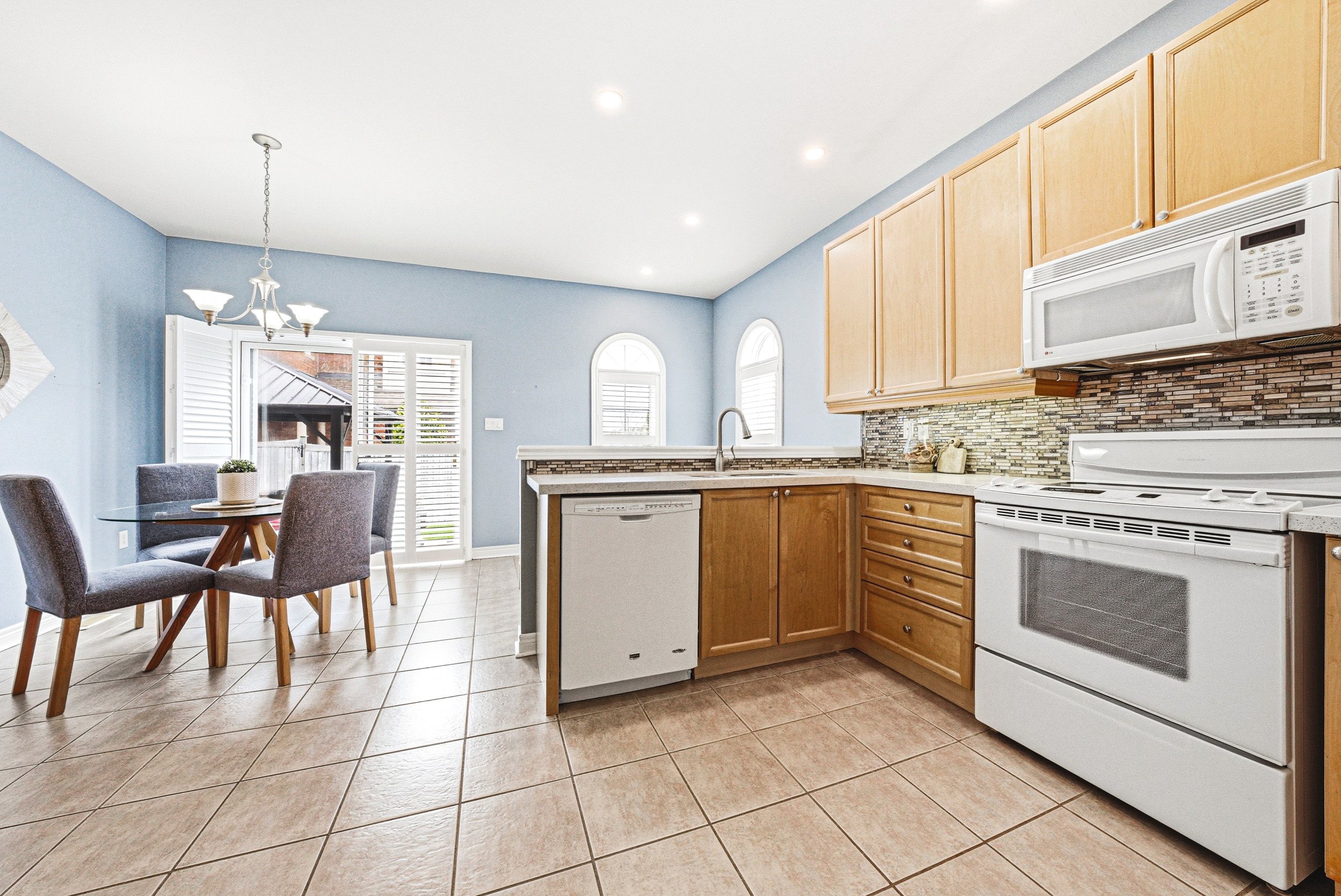 10 - 16 Sunridge St, Brampton.jpg