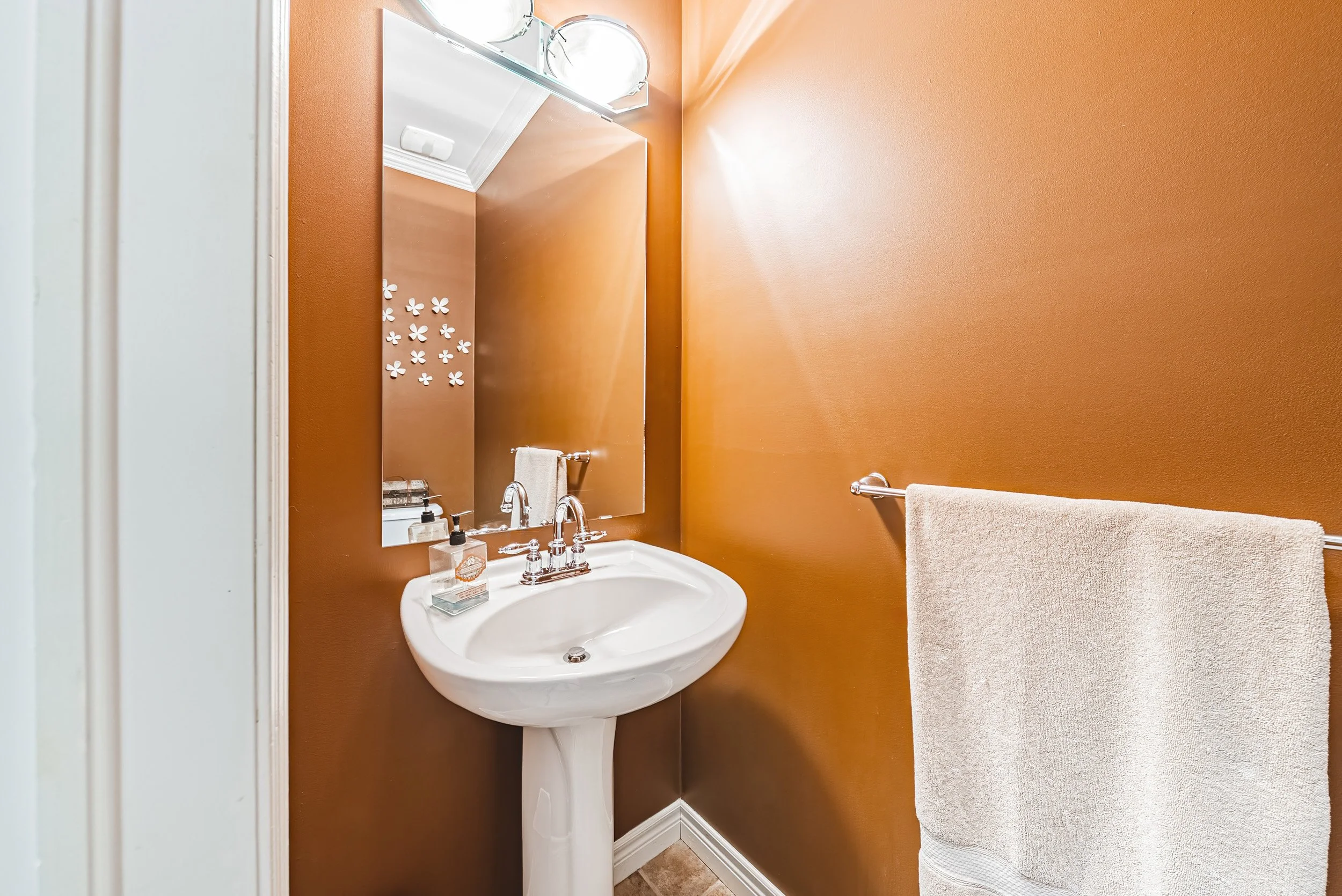 21 - 120 Valiant Cir, Binbrook.jpg