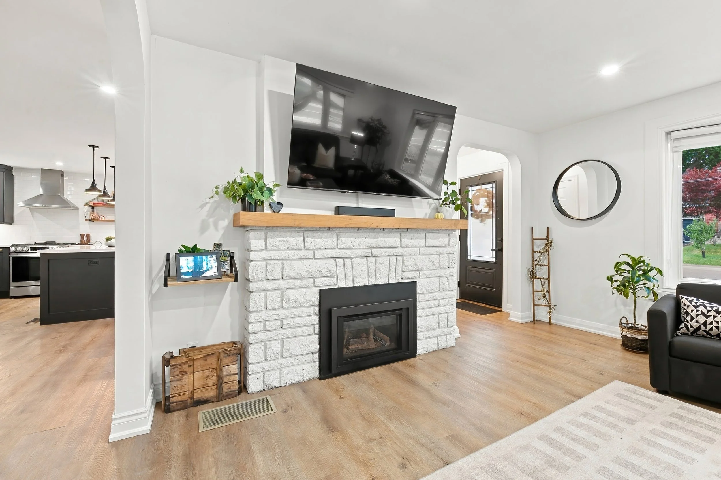 10 - 915 Tanager Ave, Burlington.jpg